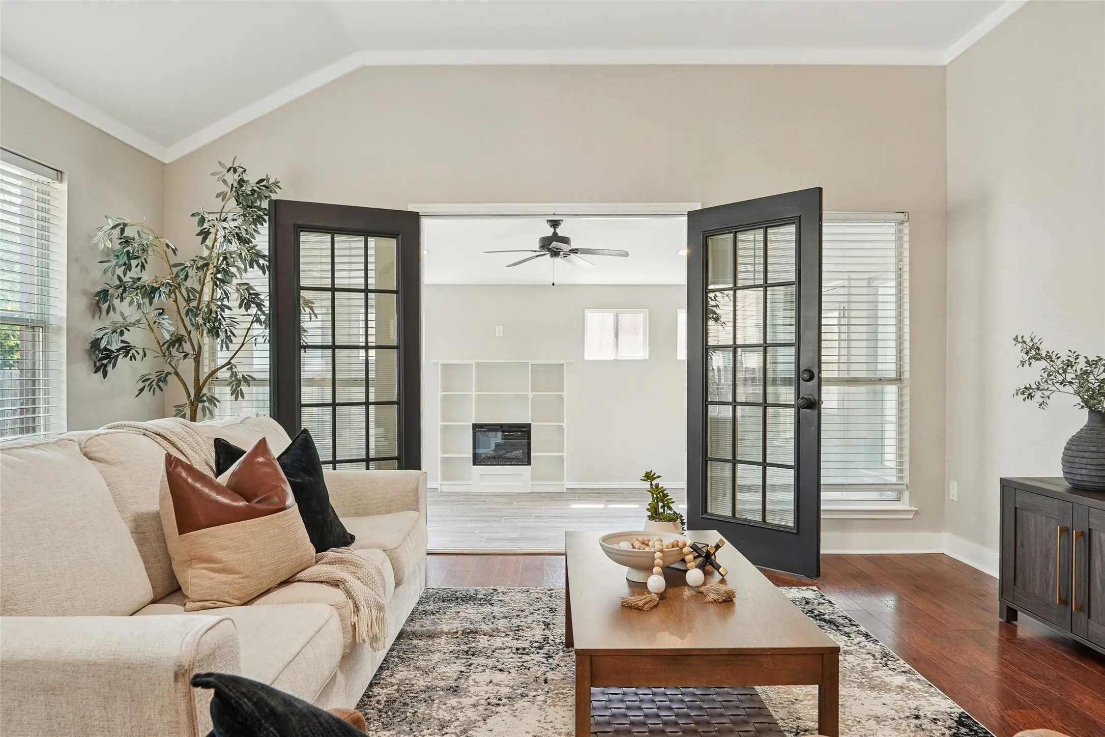 Single Family Residence For Rent in Tarrant County , 13264 Ridgepointe Road, Fort Worth, Texas 76244, 3 Bedroom, 2 Bathroom, 2 Garage spaces, 1,966 Sqft, built in 2002, mls#21404467, Real Estate Agent in Fort Worth, Homes For Rent in Tarrant county, Homes For Rent in Fort Worth, Realtor in Fort Worth Texas, Real Estate Brokerage Independent Realty Texas, Luminita Cordes Realtor