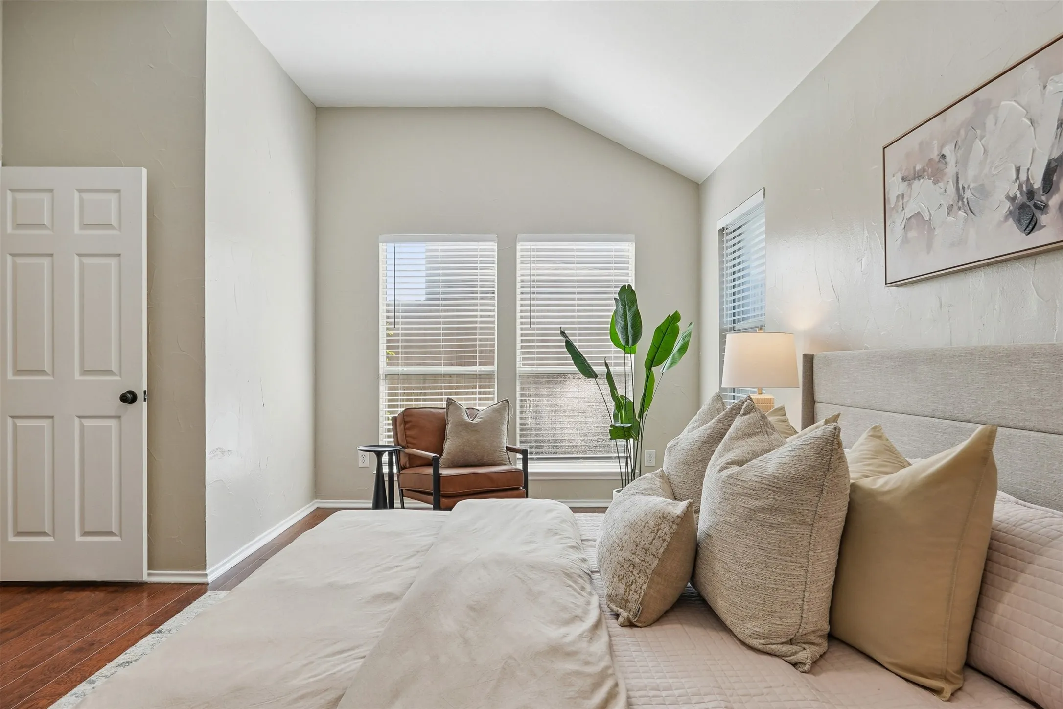 Single Family Residence For Rent in Tarrant County , 13264 Ridgepointe Road, Fort Worth, Texas 76244, 3 Bedroom, 2 Bathroom, 2 Garage spaces, 1,966 Sqft, built in 2002, mls#21404467, Real Estate Agent in Fort Worth, Homes For Rent in Tarrant county, Homes For Rent in Fort Worth, Realtor in Fort Worth Texas, Real Estate Brokerage Independent Realty Texas, Luminita Cordes Realtor