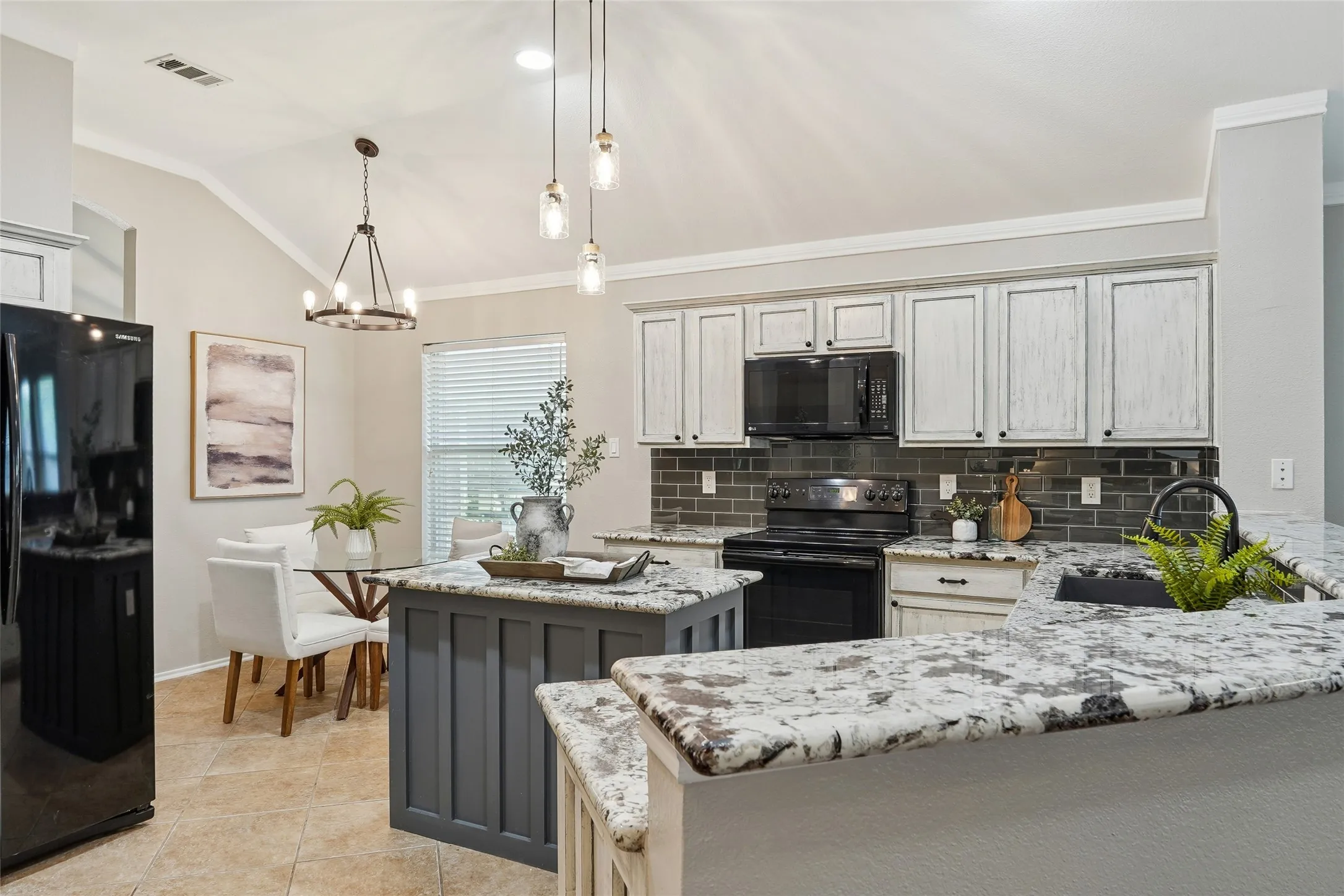 Single Family Residence For Rent in Tarrant County , 13264 Ridgepointe Road, Fort Worth, Texas 76244, 3 Bedroom, 2 Bathroom, 2 Garage spaces, 1,966 Sqft, built in 2002, mls#21404467, Real Estate Agent in Fort Worth, Homes For Rent in Tarrant county, Homes For Rent in Fort Worth, Realtor in Fort Worth Texas, Real Estate Brokerage Independent Realty Texas, Luminita Cordes Realtor