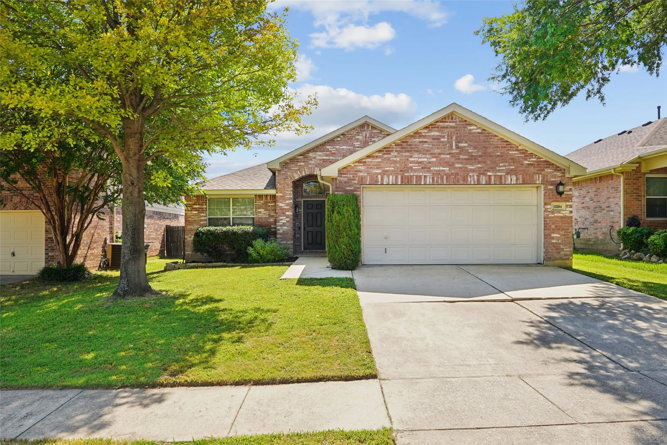 Single Family Residence For Rent in Tarrant County , 13264 Ridgepointe Road, Fort Worth, Texas 76244, 3 Bedroom, 2 Bathroom, 2 Garage spaces, 1,966 Sqft, built in 2002, mls#21404467, Real Estate Agent in Fort Worth, Homes For Rent in Tarrant county, Homes For Rent in Fort Worth, Realtor in Fort Worth Texas, Real Estate Brokerage Independent Realty Texas, Luminita Cordes Realtor