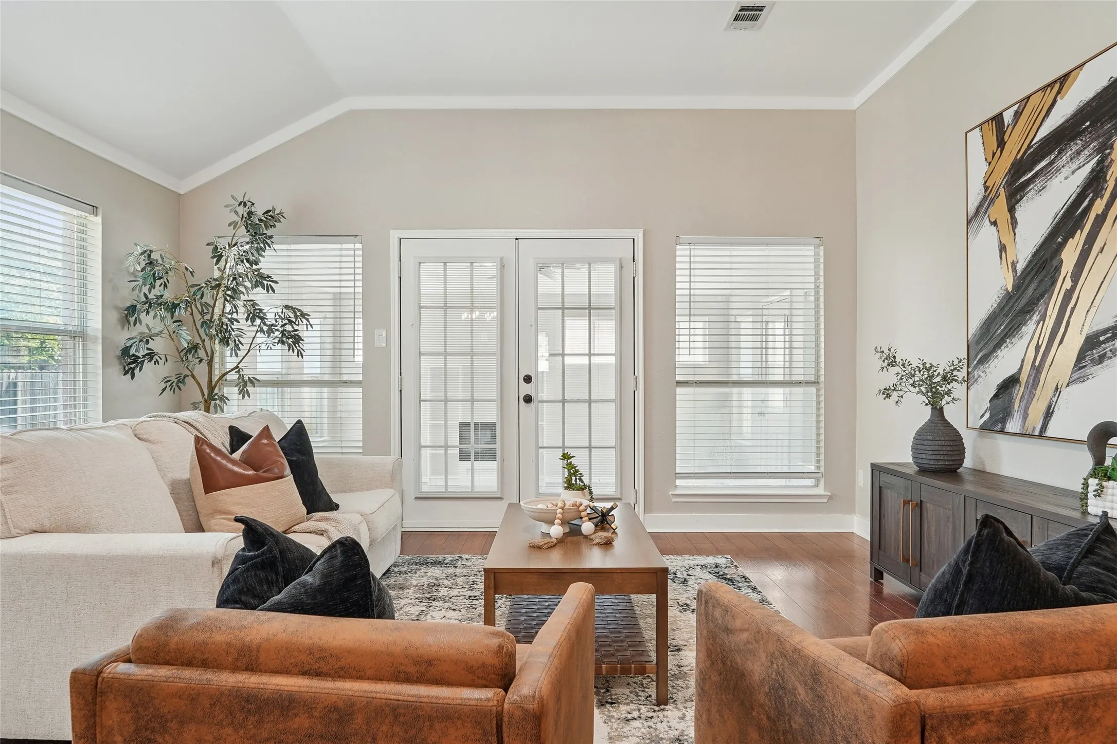 Single Family Residence For Rent in Tarrant County , 13264 Ridgepointe Road, Fort Worth, Texas 76244, 3 Bedroom, 2 Bathroom, 2 Garage spaces, 1,966 Sqft, built in 2002, mls#21404467, Real Estate Agent in Fort Worth, Homes For Rent in Tarrant county, Homes For Rent in Fort Worth, Realtor in Fort Worth Texas, Real Estate Brokerage Independent Realty Texas, Luminita Cordes Realtor