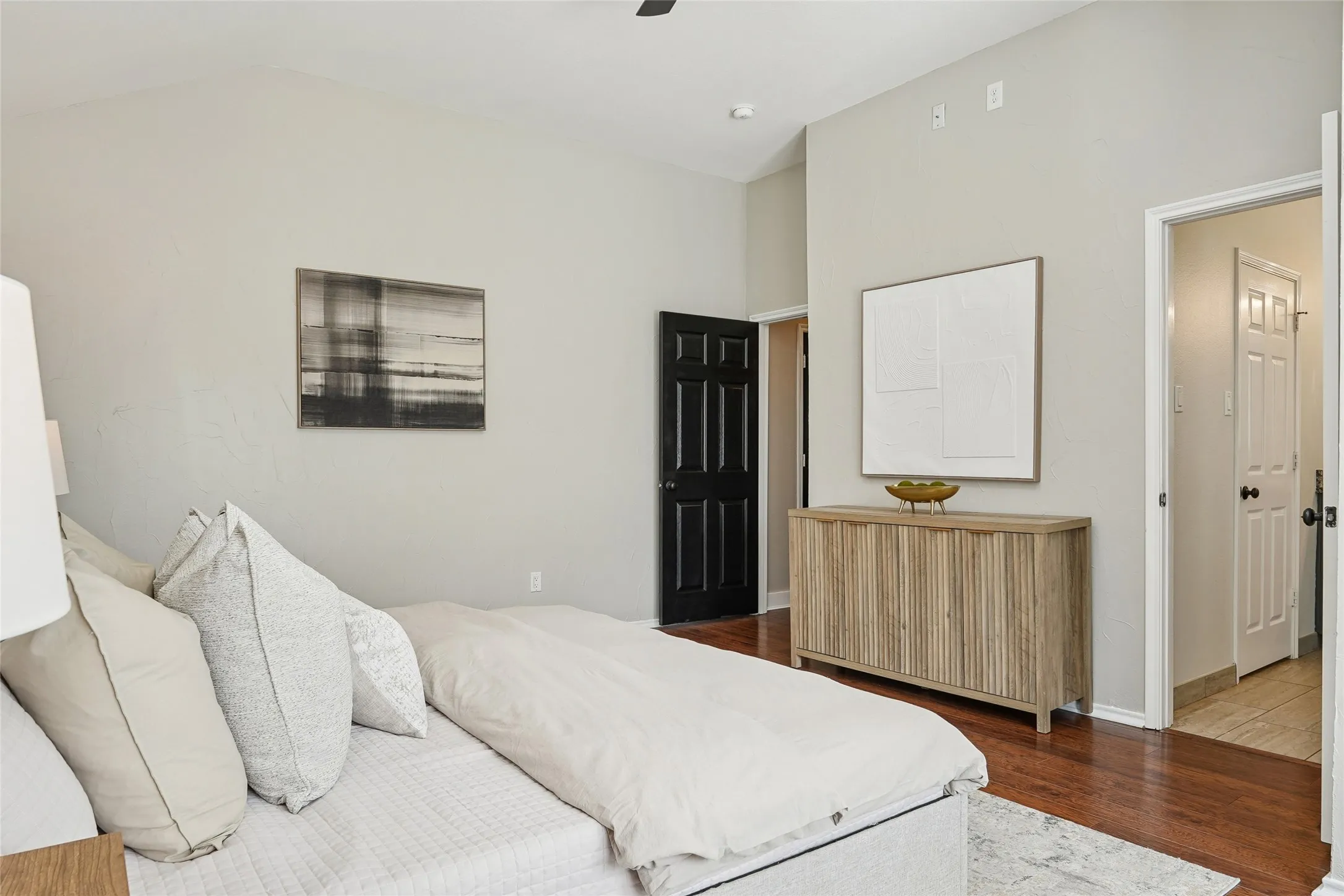 Single Family Residence For Rent in Tarrant County , 13264 Ridgepointe Road, Fort Worth, Texas 76244, 3 Bedroom, 2 Bathroom, 2 Garage spaces, 1,966 Sqft, built in 2002, mls#21404467, Real Estate Agent in Fort Worth, Homes For Rent in Tarrant county, Homes For Rent in Fort Worth, Realtor in Fort Worth Texas, Real Estate Brokerage Independent Realty Texas, Luminita Cordes Realtor
