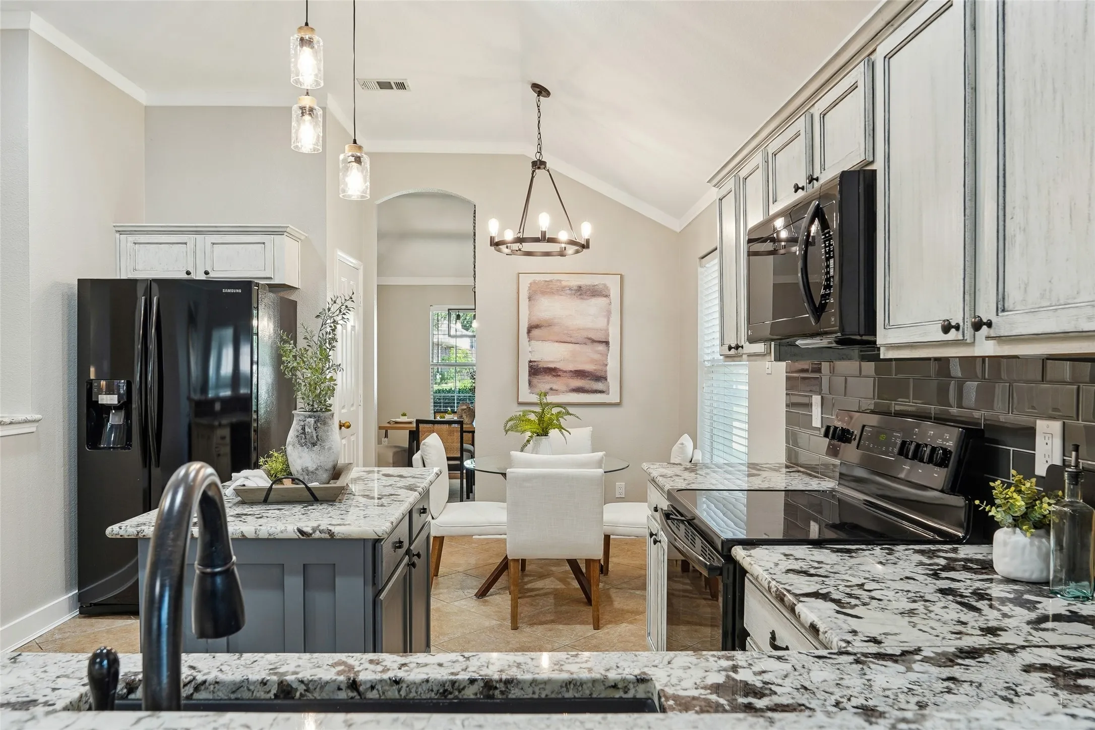 Single Family Residence For Rent in Tarrant County , 13264 Ridgepointe Road, Fort Worth, Texas 76244, 3 Bedroom, 2 Bathroom, 2 Garage spaces, 1,966 Sqft, built in 2002, mls#21404467, Real Estate Agent in Fort Worth, Homes For Rent in Tarrant county, Homes For Rent in Fort Worth, Realtor in Fort Worth Texas, Real Estate Brokerage Independent Realty Texas, Luminita Cordes Realtor
