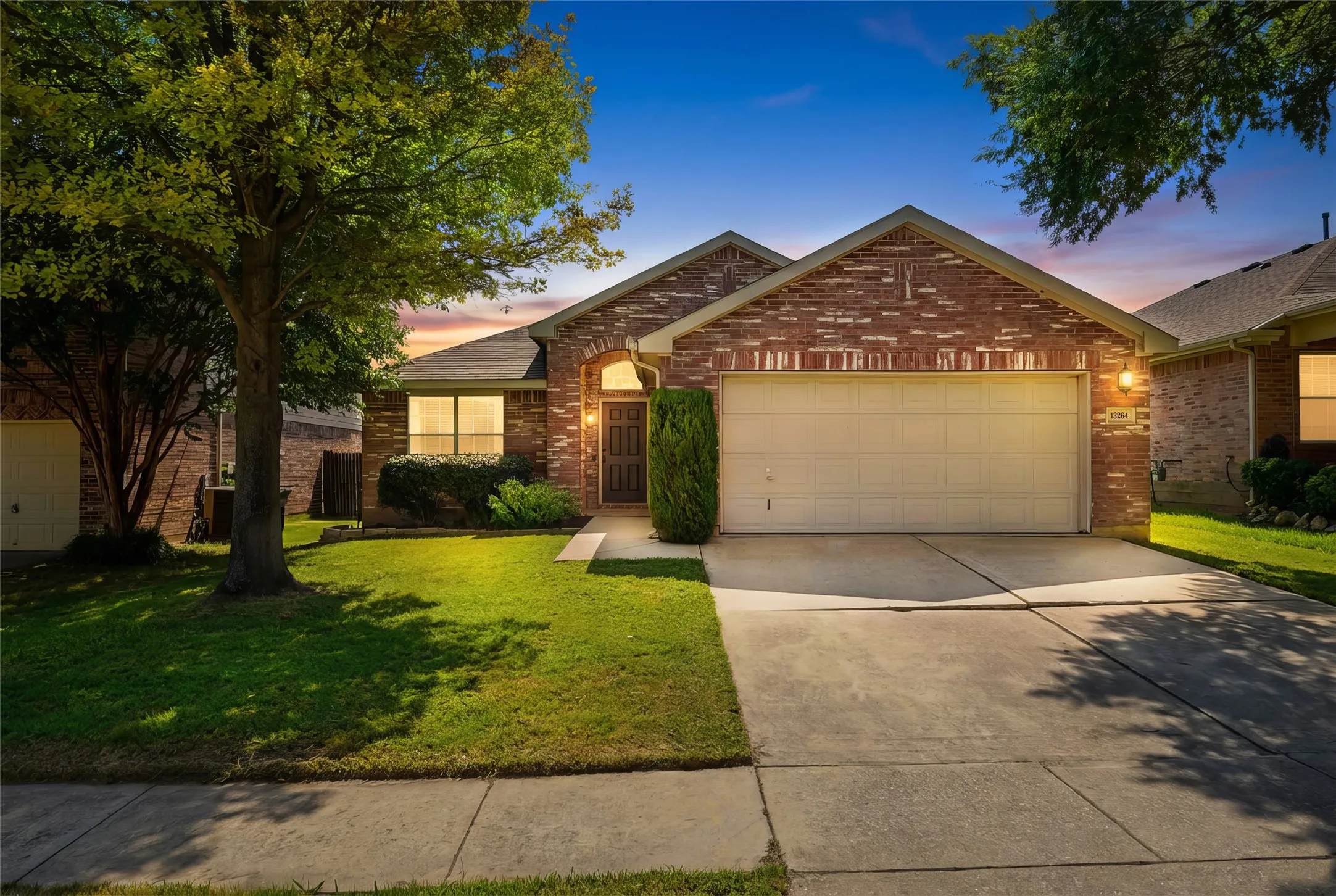 Single Family Residence For Rent in Tarrant County , 13264 Ridgepointe Road, Fort Worth, Texas 76244, 3 Bedroom, 2 Bathroom, 2 Garage spaces, 1,966 Sqft, built in 2002, mls#21404467, Real Estate Agent in Fort Worth, Homes For Rent in Tarrant county, Homes For Rent in Fort Worth, Realtor in Fort Worth Texas, Real Estate Brokerage Independent Realty Texas, Luminita Cordes Realtor