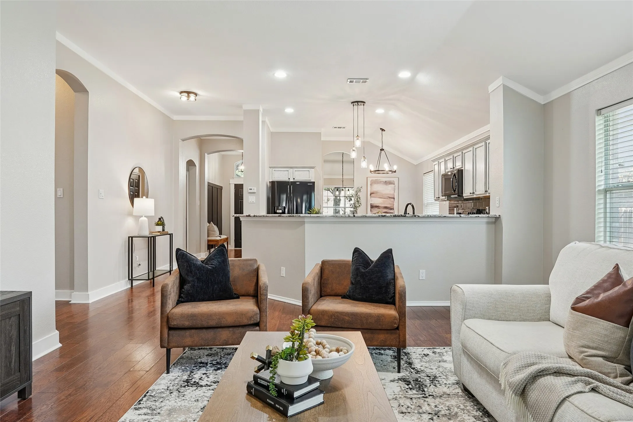 Single Family Residence For Rent in Tarrant County , 13264 Ridgepointe Road, Fort Worth, Texas 76244, 3 Bedroom, 2 Bathroom, 2 Garage spaces, 1,966 Sqft, built in 2002, mls#21404467, Real Estate Agent in Fort Worth, Homes For Rent in Tarrant county, Homes For Rent in Fort Worth, Realtor in Fort Worth Texas, Real Estate Brokerage Independent Realty Texas, Luminita Cordes Realtor