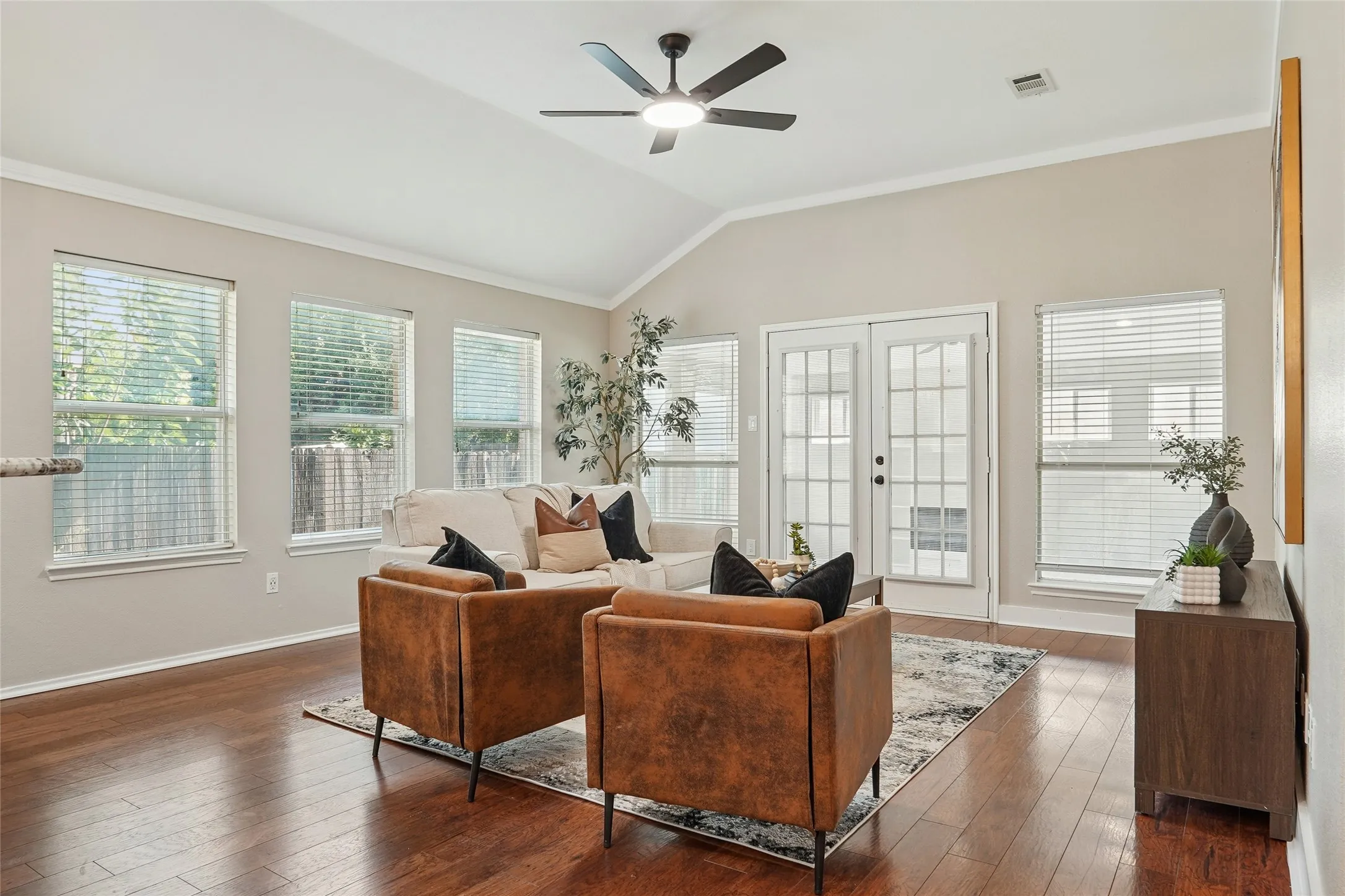 Single Family Residence For Rent in Tarrant County , 13264 Ridgepointe Road, Fort Worth, Texas 76244, 3 Bedroom, 2 Bathroom, 2 Garage spaces, 1,966 Sqft, built in 2002, mls#21404467, Real Estate Agent in Fort Worth, Homes For Rent in Tarrant county, Homes For Rent in Fort Worth, Realtor in Fort Worth Texas, Real Estate Brokerage Independent Realty Texas, Luminita Cordes Realtor
