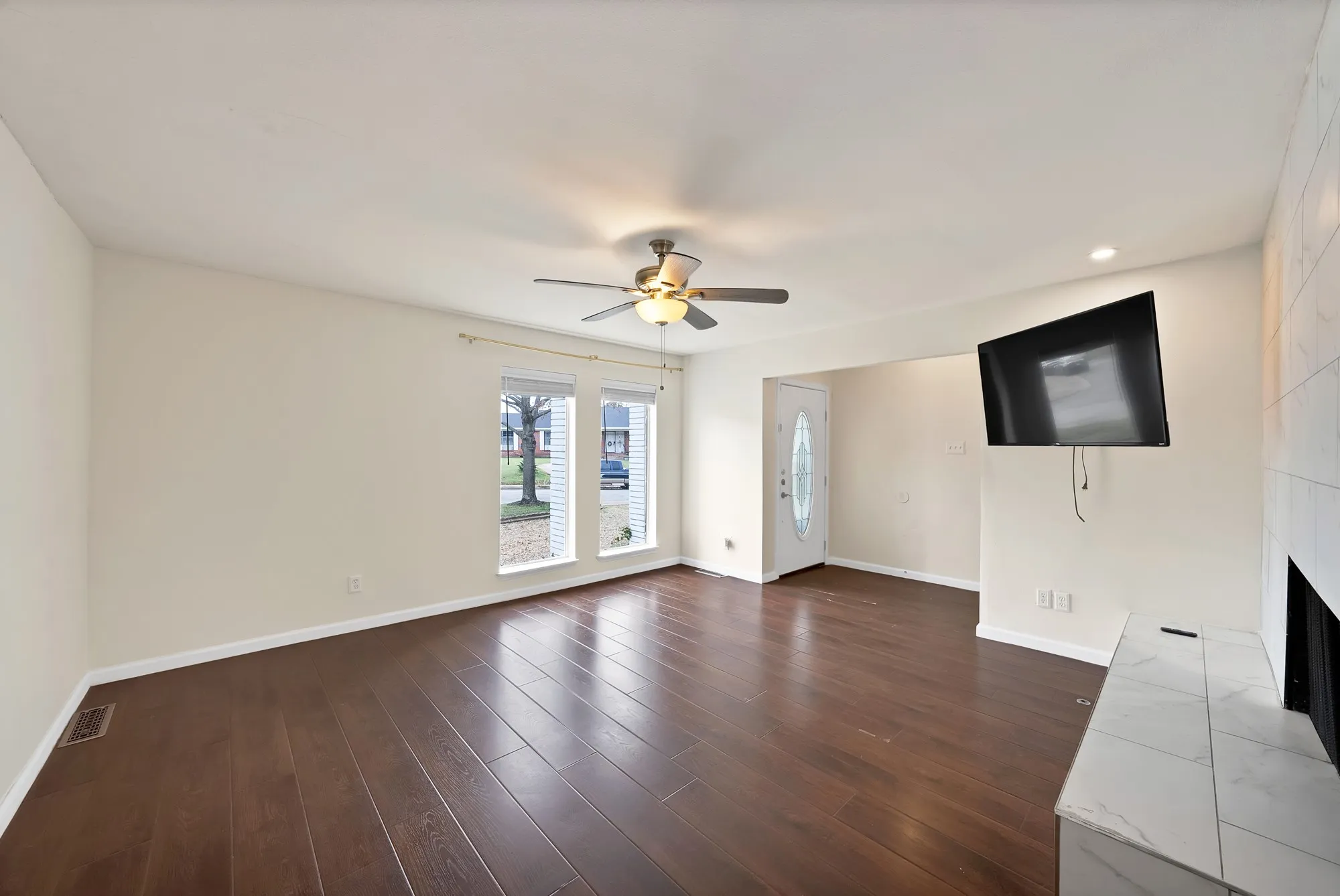 Single Family Residence For Sale in Dallas County , 1205 Golden Trophy Drive, Dallas, Texas 75232, 3 Bedroom, 2 Bathroom, 2 Garage spaces, 1,514 Sqft, built in 1965, mls#21404549, Real Estate Agent in Dallas, Homes For Sale in Dallas county, Homes For Sale in Dallas, Realtor in Dallas Texas, Real Estate Brokerage Independent Realty Texas, Luminita Cordes Realtor