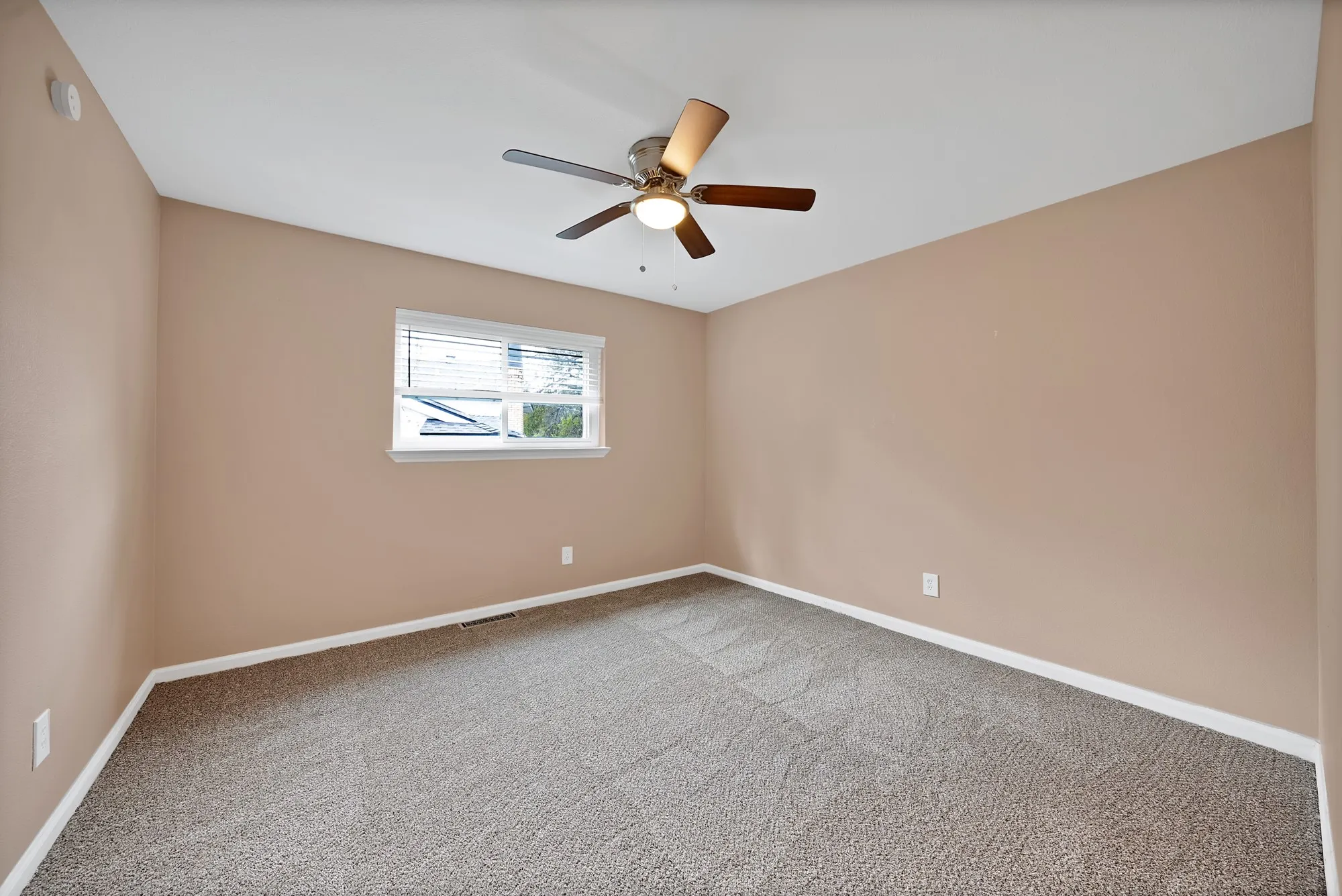 Single Family Residence For Sale in Dallas County , 1205 Golden Trophy Drive, Dallas, Texas 75232, 3 Bedroom, 2 Bathroom, 2 Garage spaces, 1,514 Sqft, built in 1965, mls#21404549, Real Estate Agent in Dallas, Homes For Sale in Dallas county, Homes For Sale in Dallas, Realtor in Dallas Texas, Real Estate Brokerage Independent Realty Texas, Luminita Cordes Realtor