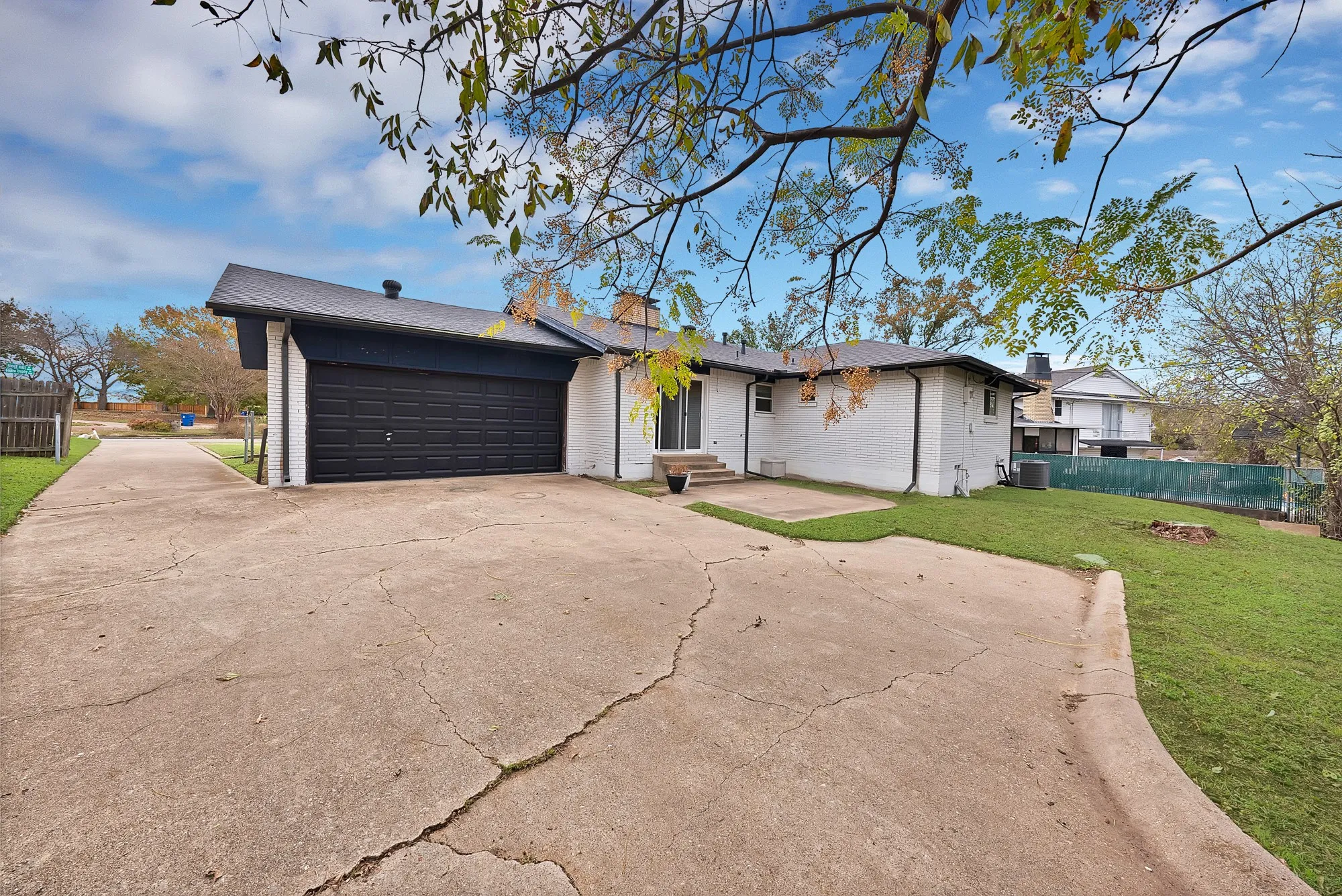 Single Family Residence For Sale in Dallas County , 1205 Golden Trophy Drive, Dallas, Texas 75232, 3 Bedroom, 2 Bathroom, 2 Garage spaces, 1,514 Sqft, built in 1965, mls#21404549, Real Estate Agent in Dallas, Homes For Sale in Dallas county, Homes For Sale in Dallas, Realtor in Dallas Texas, Real Estate Brokerage Independent Realty Texas, Luminita Cordes Realtor