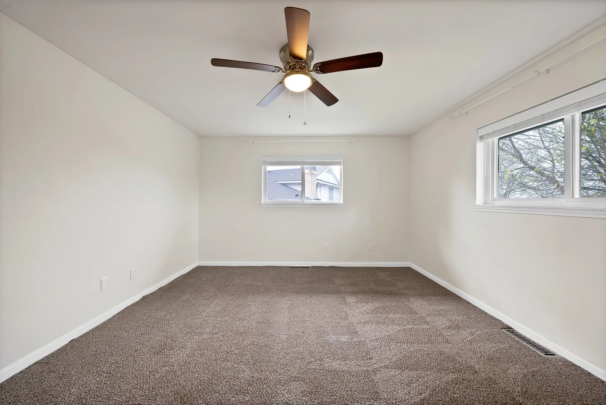 Single Family Residence For Sale in Dallas County , 1205 Golden Trophy Drive, Dallas, Texas 75232, 3 Bedroom, 2 Bathroom, 2 Garage spaces, 1,514 Sqft, built in 1965, mls#21404549, Real Estate Agent in Dallas, Homes For Sale in Dallas county, Homes For Sale in Dallas, Realtor in Dallas Texas, Real Estate Brokerage Independent Realty Texas, Luminita Cordes Realtor