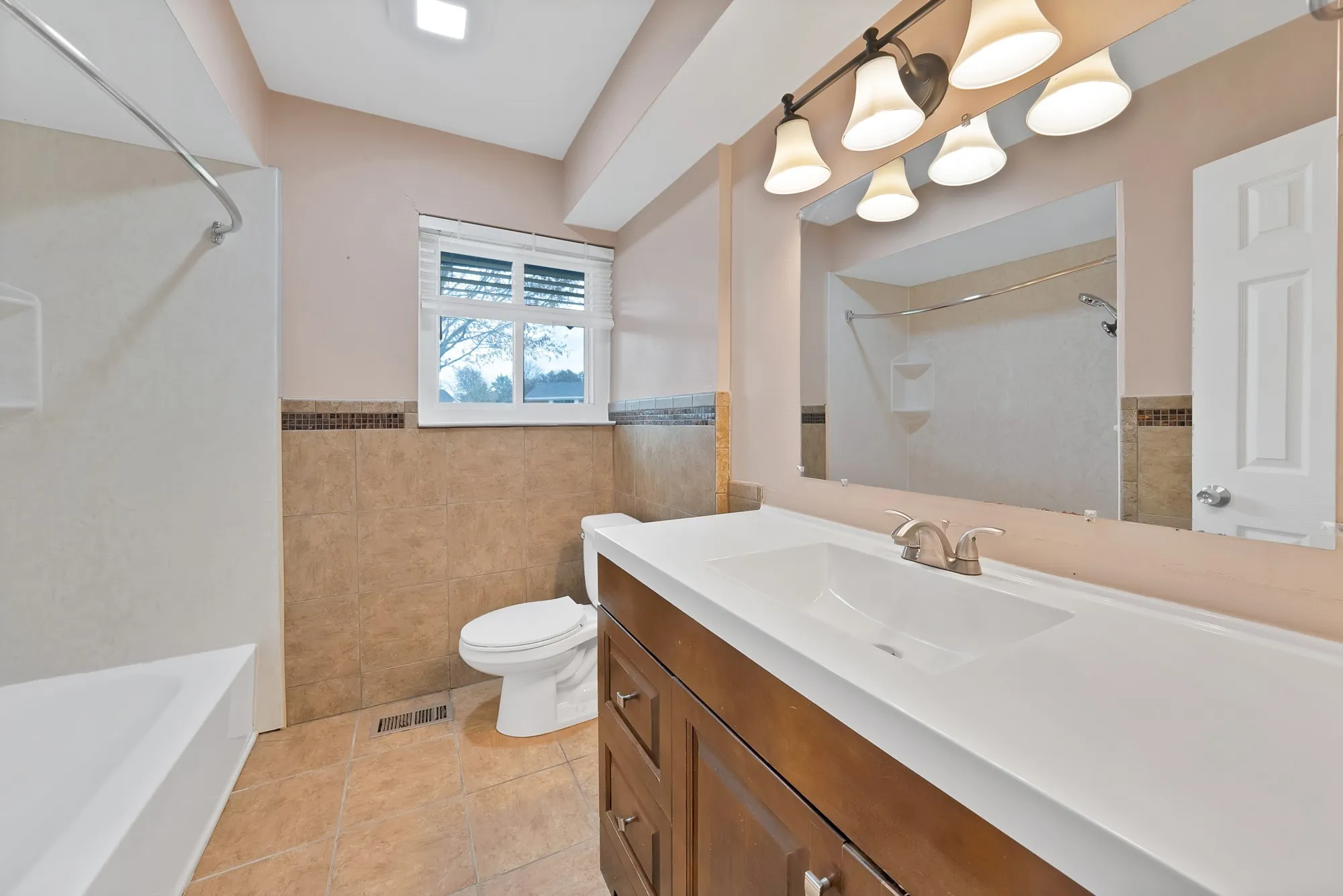 Single Family Residence For Sale in Dallas County , 1205 Golden Trophy Drive, Dallas, Texas 75232, 3 Bedroom, 2 Bathroom, 2 Garage spaces, 1,514 Sqft, built in 1965, mls#21404549, Real Estate Agent in Dallas, Homes For Sale in Dallas county, Homes For Sale in Dallas, Realtor in Dallas Texas, Real Estate Brokerage Independent Realty Texas, Luminita Cordes Realtor