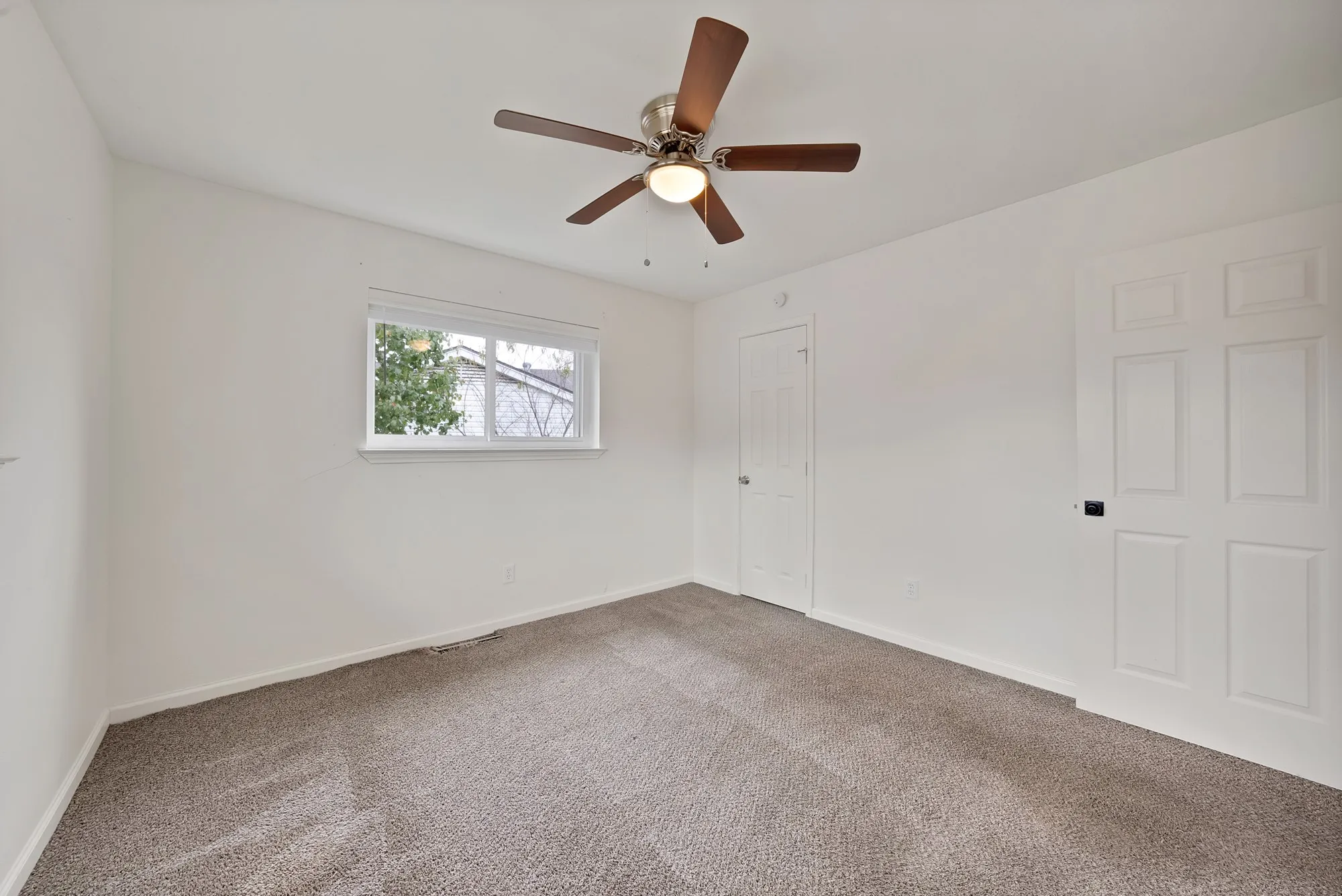 Single Family Residence For Sale in Dallas County , 1205 Golden Trophy Drive, Dallas, Texas 75232, 3 Bedroom, 2 Bathroom, 2 Garage spaces, 1,514 Sqft, built in 1965, mls#21404549, Real Estate Agent in Dallas, Homes For Sale in Dallas county, Homes For Sale in Dallas, Realtor in Dallas Texas, Real Estate Brokerage Independent Realty Texas, Luminita Cordes Realtor