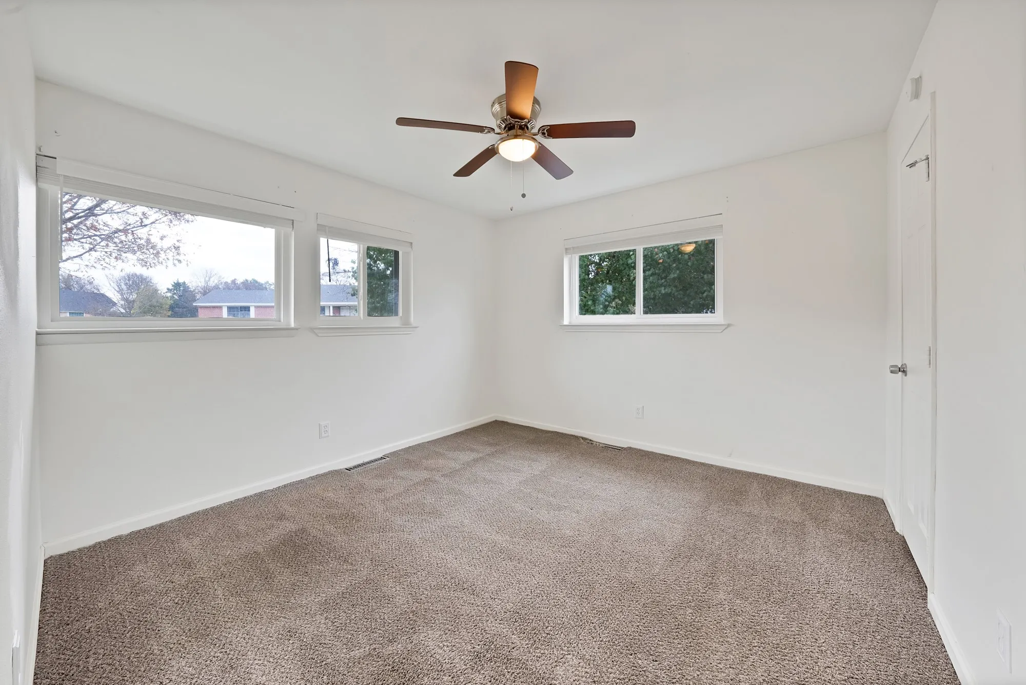 Single Family Residence For Sale in Dallas County , 1205 Golden Trophy Drive, Dallas, Texas 75232, 3 Bedroom, 2 Bathroom, 2 Garage spaces, 1,514 Sqft, built in 1965, mls#21404549, Real Estate Agent in Dallas, Homes For Sale in Dallas county, Homes For Sale in Dallas, Realtor in Dallas Texas, Real Estate Brokerage Independent Realty Texas, Luminita Cordes Realtor