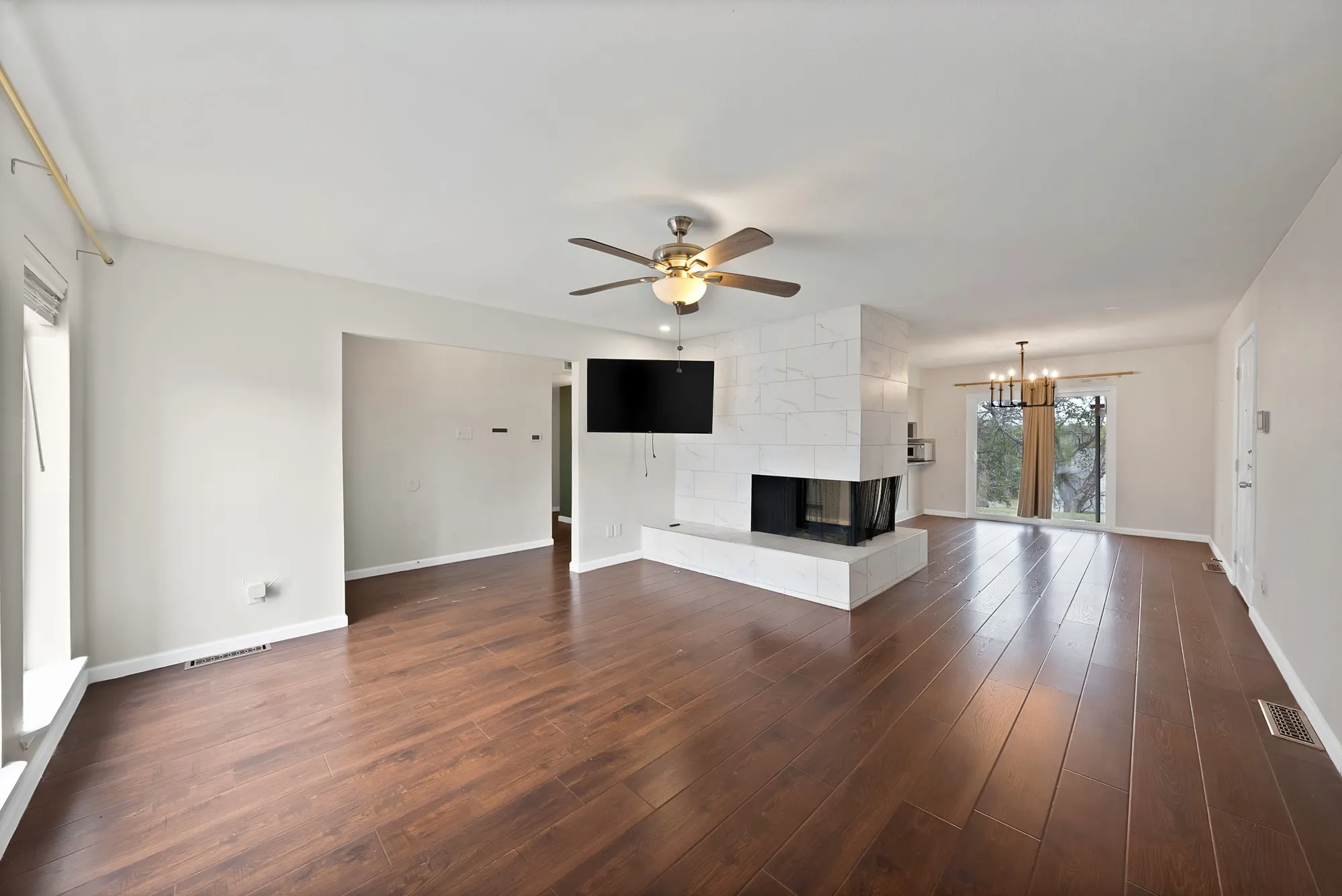 Single Family Residence For Sale in Dallas County , 1205 Golden Trophy Drive, Dallas, Texas 75232, 3 Bedroom, 2 Bathroom, 2 Garage spaces, 1,514 Sqft, built in 1965, mls#21404549, Real Estate Agent in Dallas, Homes For Sale in Dallas county, Homes For Sale in Dallas, Realtor in Dallas Texas, Real Estate Brokerage Independent Realty Texas, Luminita Cordes Realtor