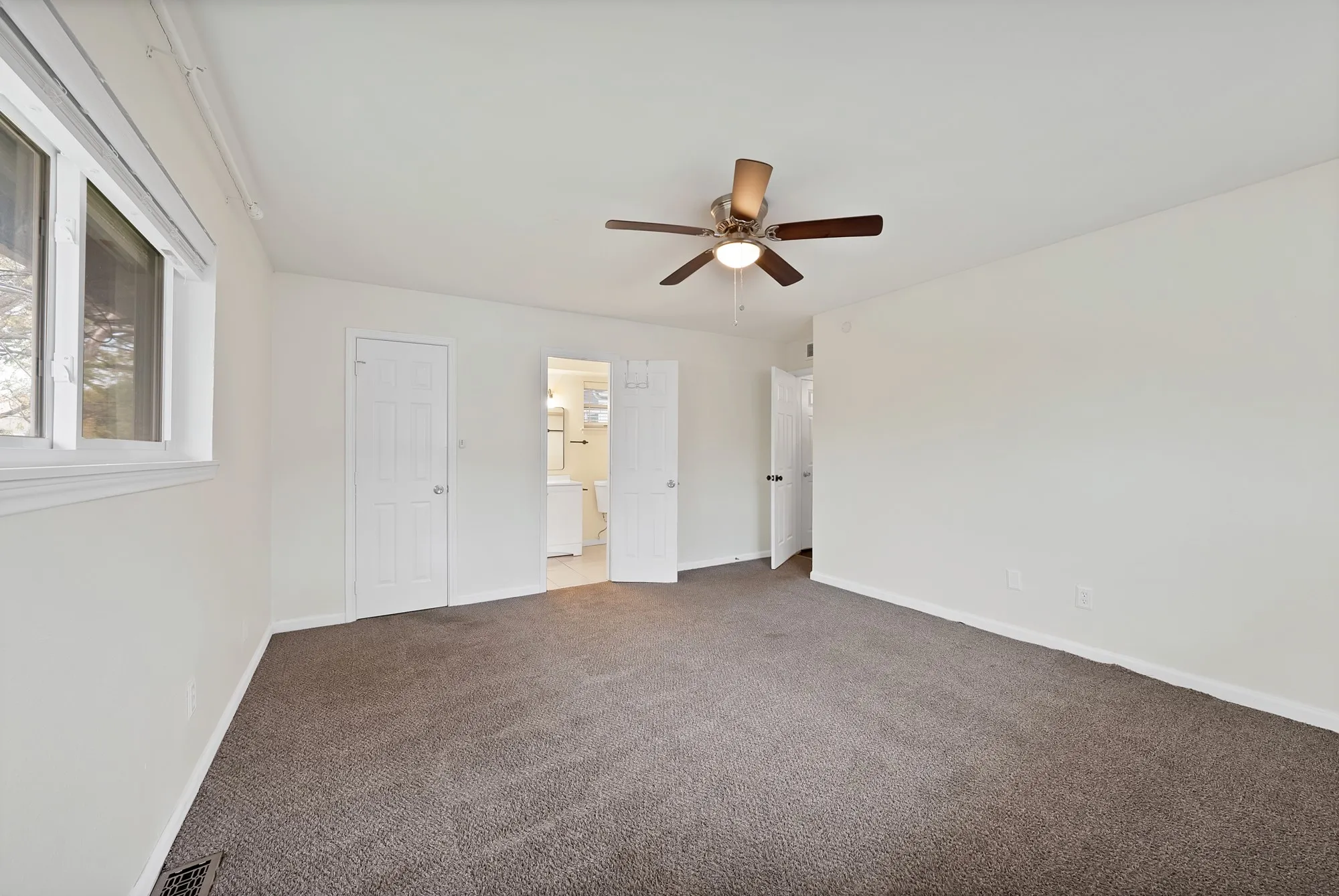 Single Family Residence For Sale in Dallas County , 1205 Golden Trophy Drive, Dallas, Texas 75232, 3 Bedroom, 2 Bathroom, 2 Garage spaces, 1,514 Sqft, built in 1965, mls#21404549, Real Estate Agent in Dallas, Homes For Sale in Dallas county, Homes For Sale in Dallas, Realtor in Dallas Texas, Real Estate Brokerage Independent Realty Texas, Luminita Cordes Realtor