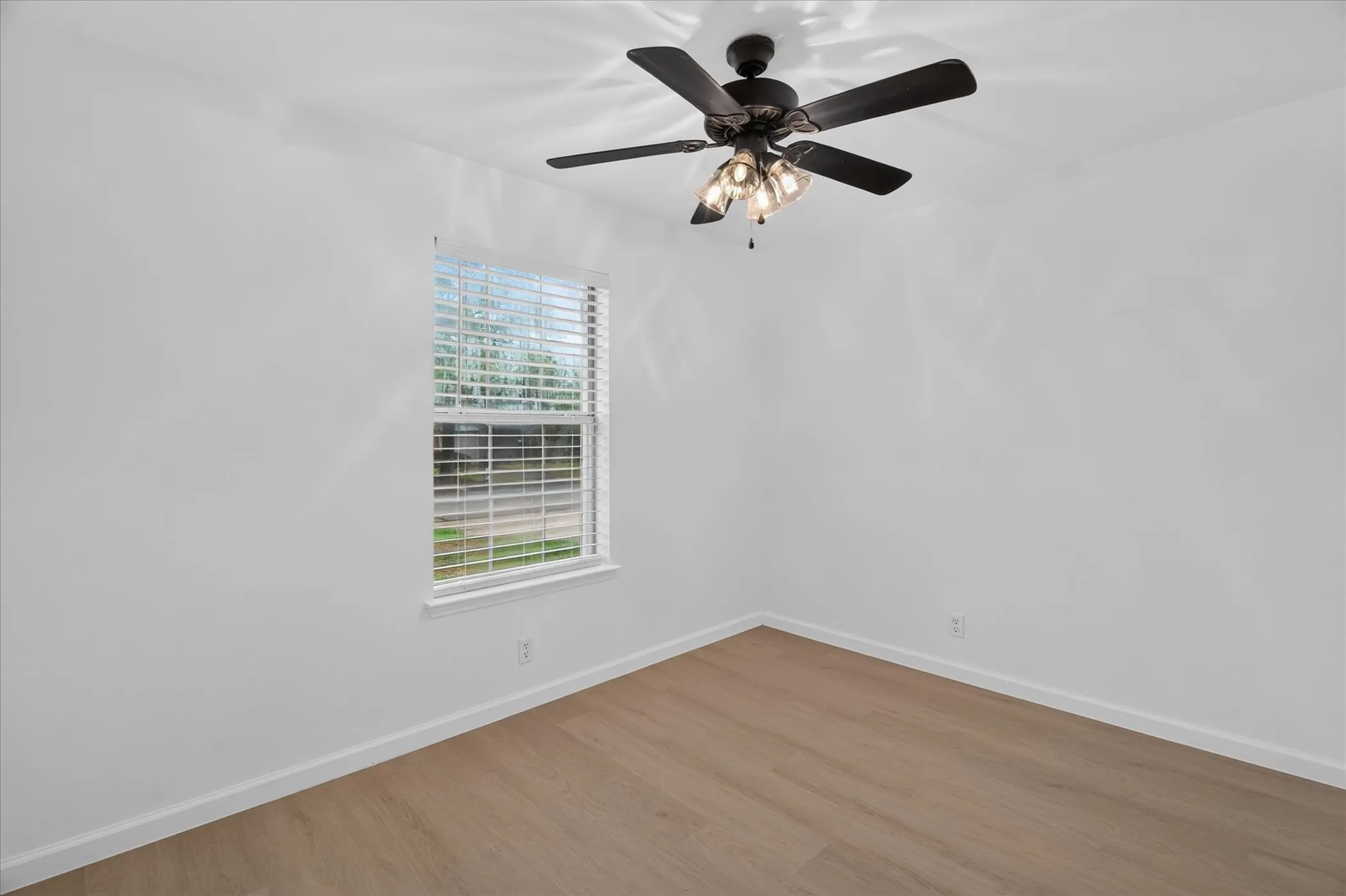 Single Family Residence For Sale in Tarrant County , 617 S Waxahachie Street, Mansfield, Texas 76063, 3 Bedroom, 2 Bathroom, 2 Garage spaces, 1,208 Sqft, built in 1987, mls#21404170, Real Estate Agent in Mansfield, Homes For Sale in Tarrant county, Homes For Sale in Mansfield, Realtor in Mansfield Texas, Real Estate Brokerage Independent Realty Texas, Luminita Cordes Realtor