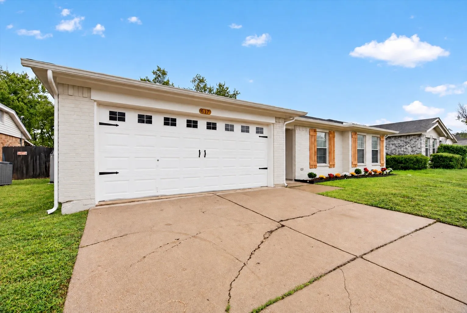 Single Family Residence For Sale in Tarrant County , 617 S Waxahachie Street, Mansfield, Texas 76063, 3 Bedroom, 2 Bathroom, 2 Garage spaces, 1,208 Sqft, built in 1987, mls#21404170, Real Estate Agent in Mansfield, Homes For Sale in Tarrant county, Homes For Sale in Mansfield, Realtor in Mansfield Texas, Real Estate Brokerage Independent Realty Texas, Luminita Cordes Realtor