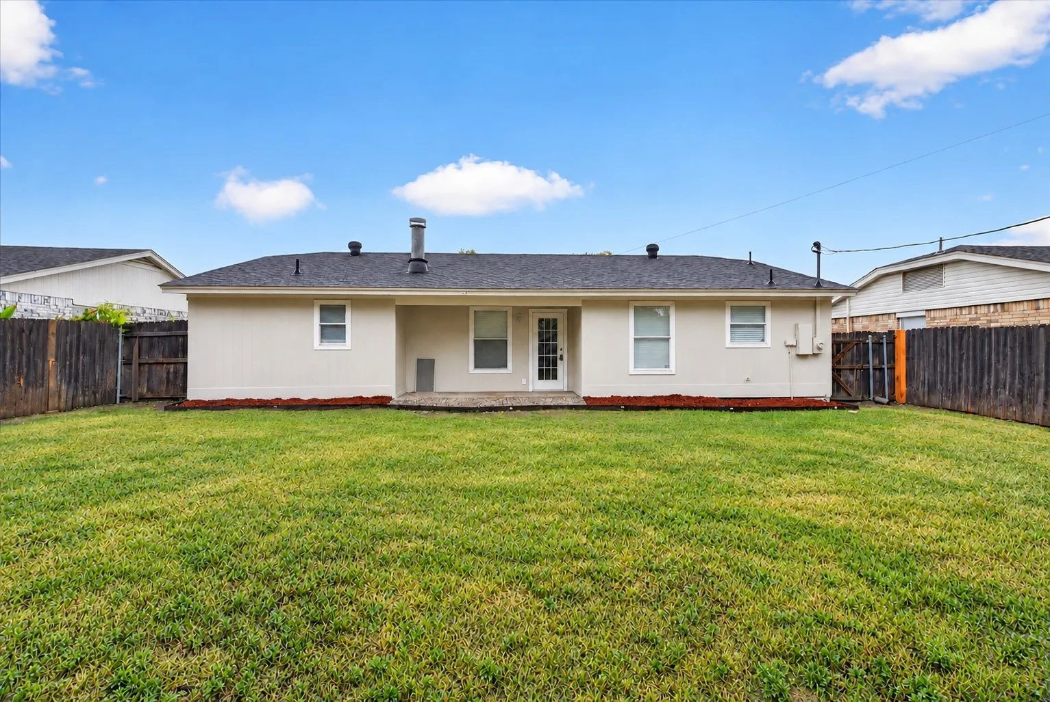 Single Family Residence For Sale in Tarrant County , 617 S Waxahachie Street, Mansfield, Texas 76063, 3 Bedroom, 2 Bathroom, 2 Garage spaces, 1,208 Sqft, built in 1987, mls#21404170, Real Estate Agent in Mansfield, Homes For Sale in Tarrant county, Homes For Sale in Mansfield, Realtor in Mansfield Texas, Real Estate Brokerage Independent Realty Texas, Luminita Cordes Realtor