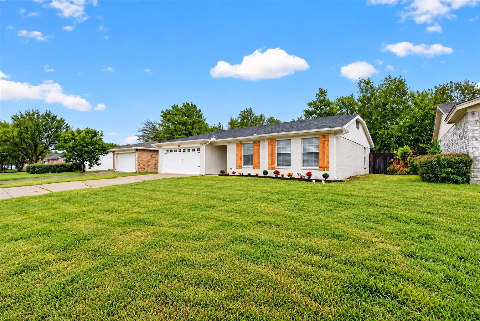 Single Family Residence For Sale in Tarrant County , 617 S Waxahachie Street, Mansfield, Texas 76063, 3 Bedroom, 2 Bathroom, 2 Garage spaces, 1,208 Sqft, built in 1987, mls#21404170, Real Estate Agent in Mansfield, Homes For Sale in Tarrant county, Homes For Sale in Mansfield, Realtor in Mansfield Texas, Real Estate Brokerage Independent Realty Texas, Luminita Cordes Realtor
