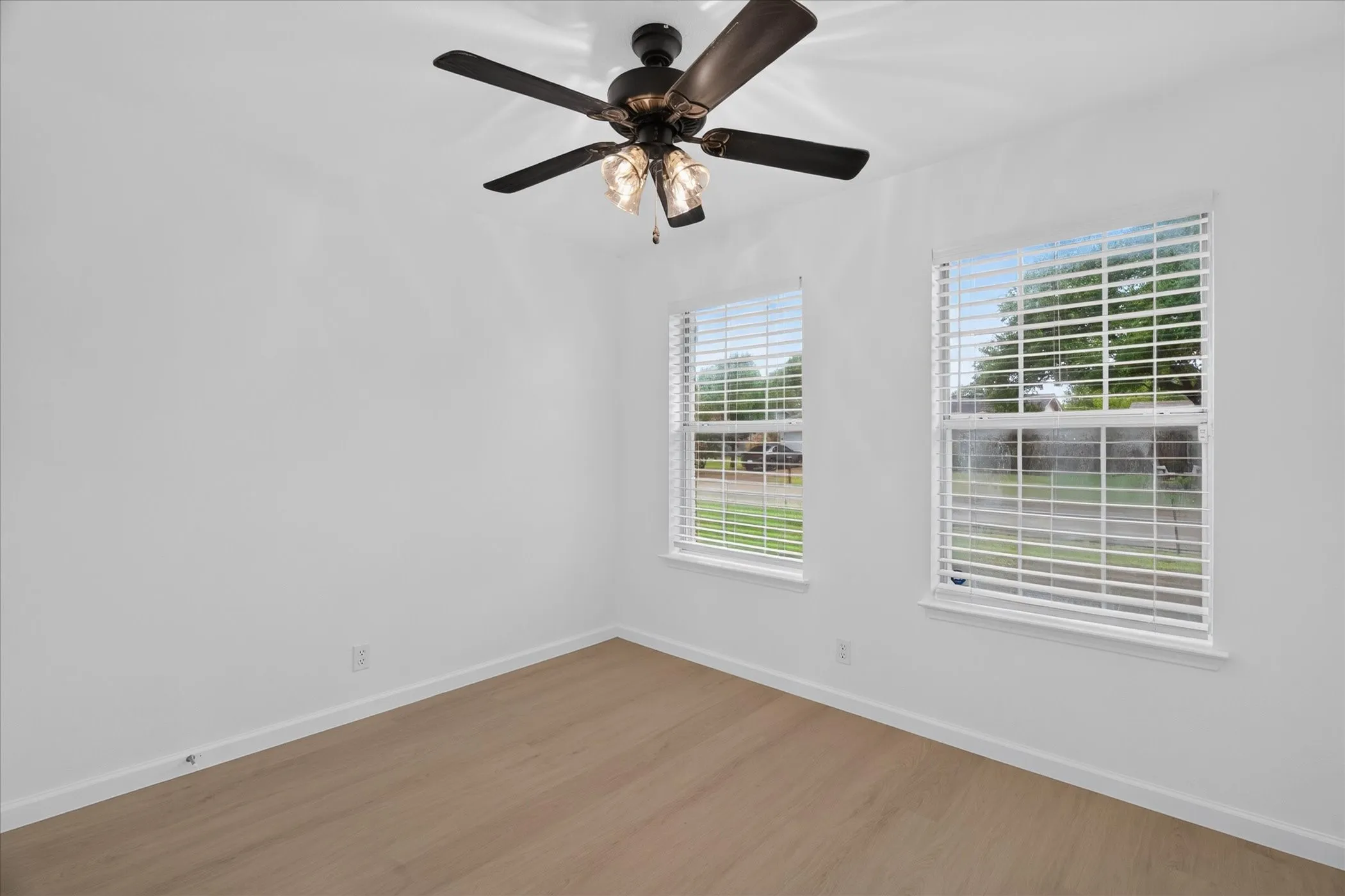 Single Family Residence For Sale in Tarrant County , 617 S Waxahachie Street, Mansfield, Texas 76063, 3 Bedroom, 2 Bathroom, 2 Garage spaces, 1,208 Sqft, built in 1987, mls#21404170, Real Estate Agent in Mansfield, Homes For Sale in Tarrant county, Homes For Sale in Mansfield, Realtor in Mansfield Texas, Real Estate Brokerage Independent Realty Texas, Luminita Cordes Realtor