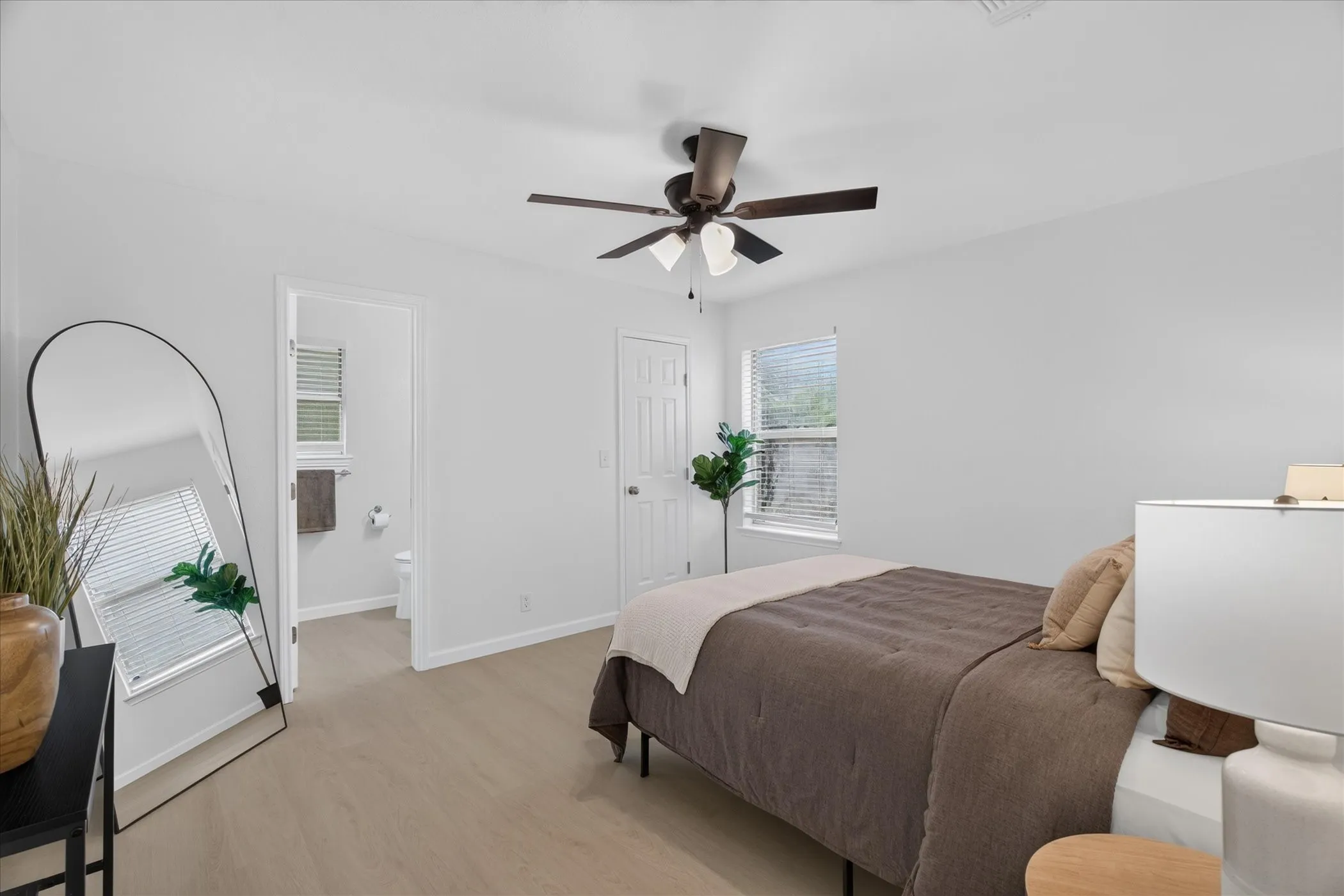 Single Family Residence For Sale in Tarrant County , 617 S Waxahachie Street, Mansfield, Texas 76063, 3 Bedroom, 2 Bathroom, 2 Garage spaces, 1,208 Sqft, built in 1987, mls#21404170, Real Estate Agent in Mansfield, Homes For Sale in Tarrant county, Homes For Sale in Mansfield, Realtor in Mansfield Texas, Real Estate Brokerage Independent Realty Texas, Luminita Cordes Realtor