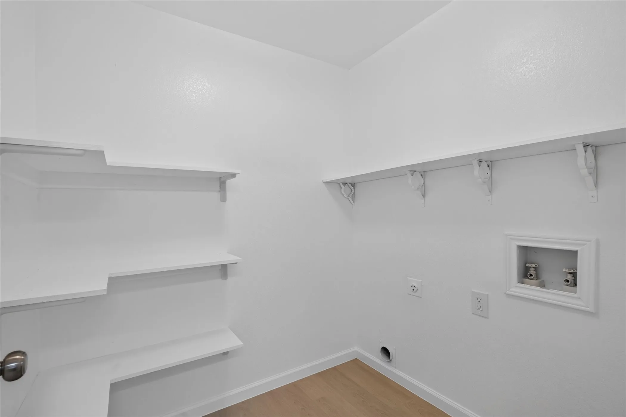 Single Family Residence For Sale in Tarrant County , 617 S Waxahachie Street, Mansfield, Texas 76063, 3 Bedroom, 2 Bathroom, 2 Garage spaces, 1,208 Sqft, built in 1987, mls#21404170, Real Estate Agent in Mansfield, Homes For Sale in Tarrant county, Homes For Sale in Mansfield, Realtor in Mansfield Texas, Real Estate Brokerage Independent Realty Texas, Luminita Cordes Realtor
