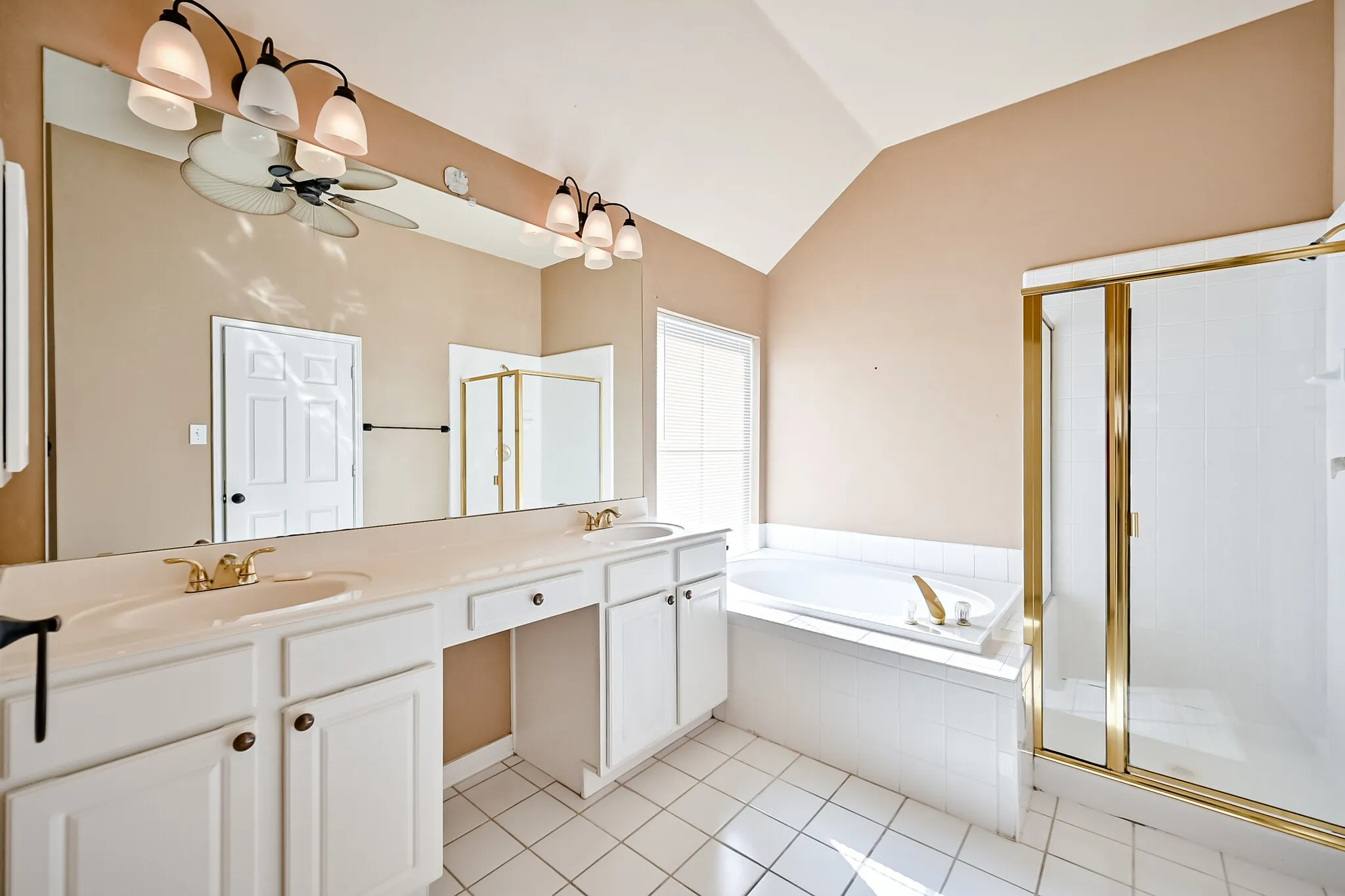 Single Family Residence For Rent in Tarrant County , 2017 Perry Drive, Mansfield, Texas 76063, 4 Bedroom, 2 Bathroom, 2 Garage spaces, 2,119 Sqft, built in 1995, mls#21404552, Real Estate Agent in Mansfield, Homes For Rent in Tarrant county, Homes For Rent in Mansfield, Realtor in Mansfield Texas, Real Estate Brokerage Independent Realty Texas, Luminita Cordes Realtor