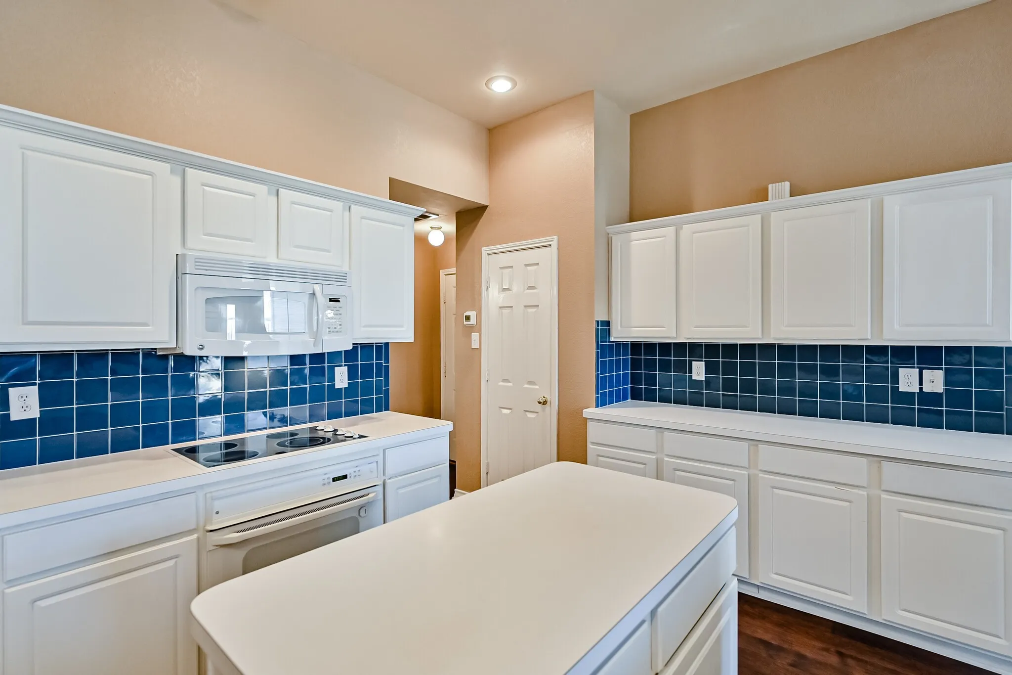 Single Family Residence For Rent in Tarrant County , 2017 Perry Drive, Mansfield, Texas 76063, 4 Bedroom, 2 Bathroom, 2 Garage spaces, 2,119 Sqft, built in 1995, mls#21404552, Real Estate Agent in Mansfield, Homes For Rent in Tarrant county, Homes For Rent in Mansfield, Realtor in Mansfield Texas, Real Estate Brokerage Independent Realty Texas, Luminita Cordes Realtor