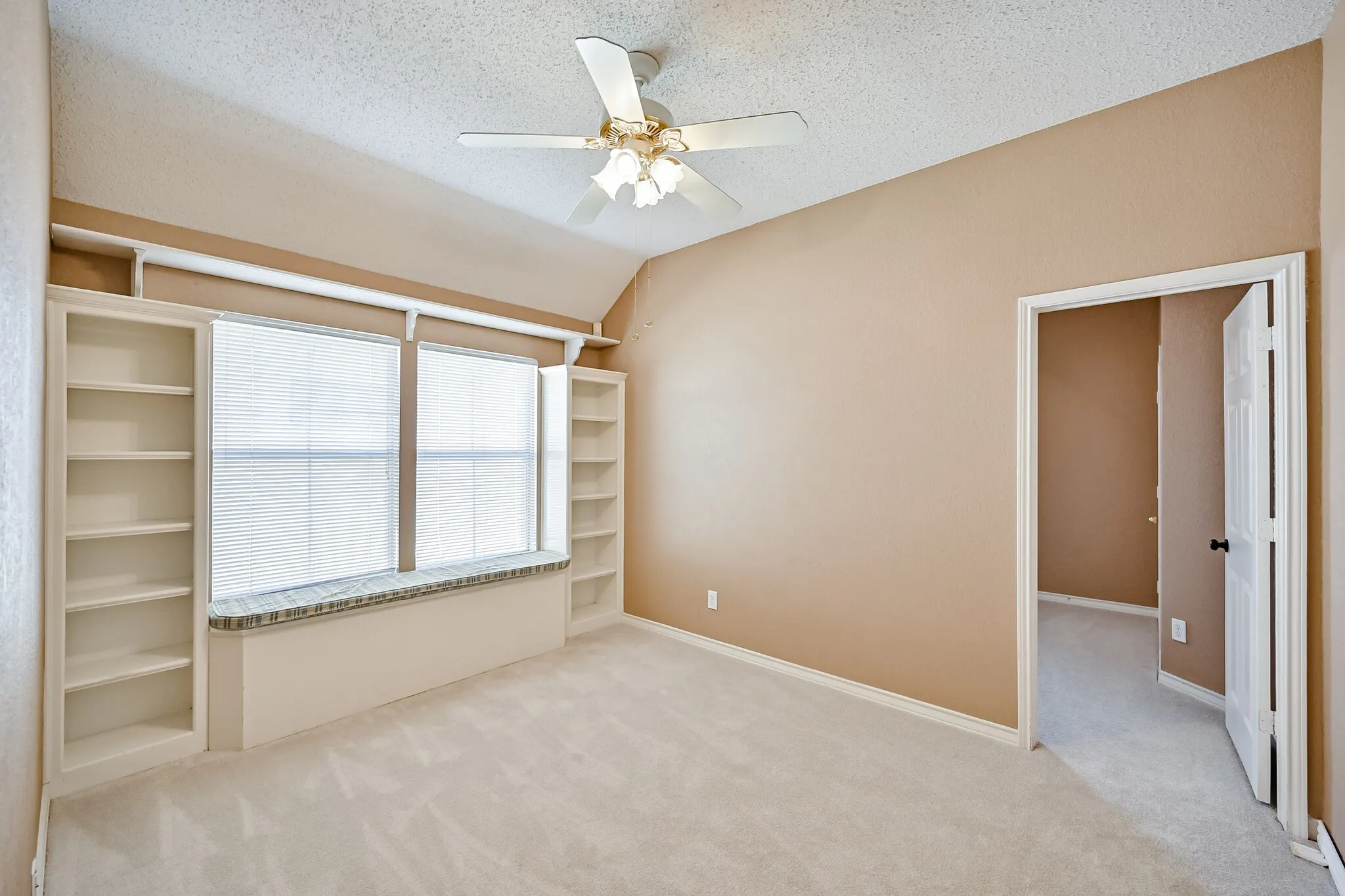 Single Family Residence For Rent in Tarrant County , 2017 Perry Drive, Mansfield, Texas 76063, 4 Bedroom, 2 Bathroom, 2 Garage spaces, 2,119 Sqft, built in 1995, mls#21404552, Real Estate Agent in Mansfield, Homes For Rent in Tarrant county, Homes For Rent in Mansfield, Realtor in Mansfield Texas, Real Estate Brokerage Independent Realty Texas, Luminita Cordes Realtor