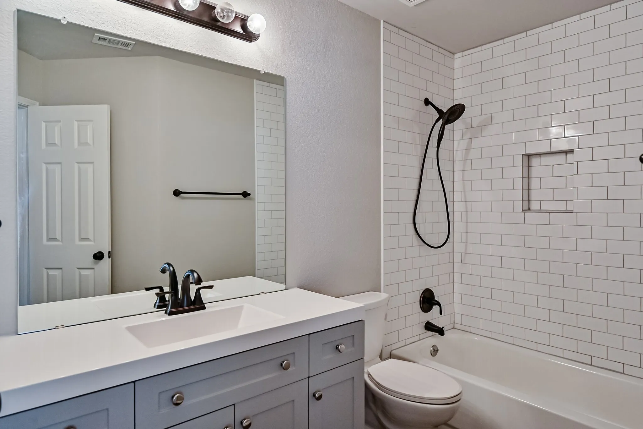 Single Family Residence For Rent in Tarrant County , 2017 Perry Drive, Mansfield, Texas 76063, 4 Bedroom, 2 Bathroom, 2 Garage spaces, 2,119 Sqft, built in 1995, mls#21404552, Real Estate Agent in Mansfield, Homes For Rent in Tarrant county, Homes For Rent in Mansfield, Realtor in Mansfield Texas, Real Estate Brokerage Independent Realty Texas, Luminita Cordes Realtor