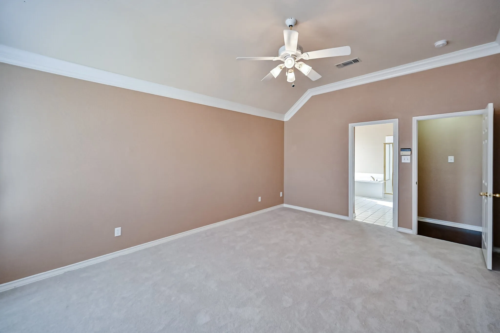 Single Family Residence For Rent in Tarrant County , 2017 Perry Drive, Mansfield, Texas 76063, 4 Bedroom, 2 Bathroom, 2 Garage spaces, 2,119 Sqft, built in 1995, mls#21404552, Real Estate Agent in Mansfield, Homes For Rent in Tarrant county, Homes For Rent in Mansfield, Realtor in Mansfield Texas, Real Estate Brokerage Independent Realty Texas, Luminita Cordes Realtor