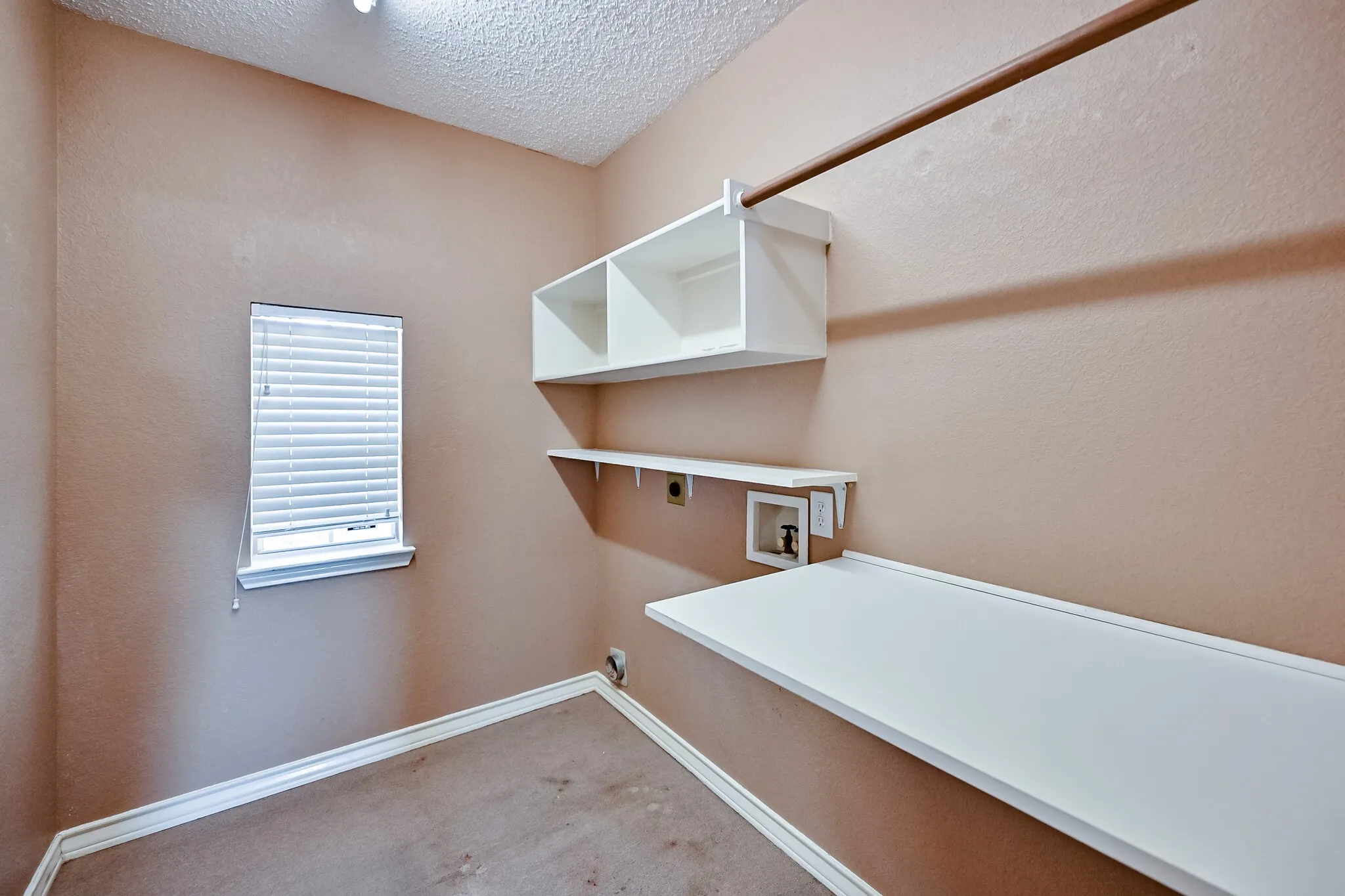 Single Family Residence For Rent in Tarrant County , 2017 Perry Drive, Mansfield, Texas 76063, 4 Bedroom, 2 Bathroom, 2 Garage spaces, 2,119 Sqft, built in 1995, mls#21404552, Real Estate Agent in Mansfield, Homes For Rent in Tarrant county, Homes For Rent in Mansfield, Realtor in Mansfield Texas, Real Estate Brokerage Independent Realty Texas, Luminita Cordes Realtor