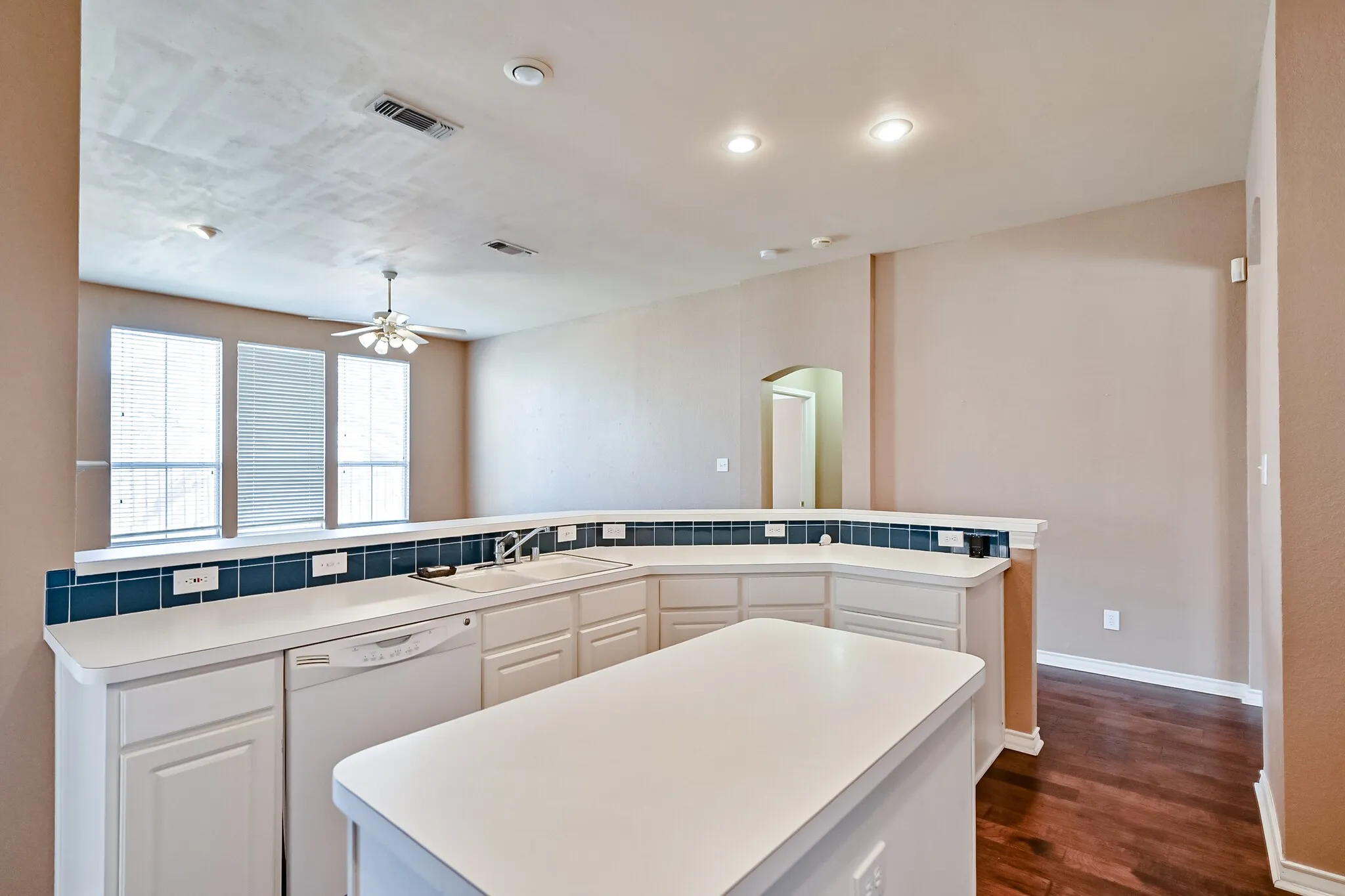 Single Family Residence For Rent in Tarrant County , 2017 Perry Drive, Mansfield, Texas 76063, 4 Bedroom, 2 Bathroom, 2 Garage spaces, 2,119 Sqft, built in 1995, mls#21404552, Real Estate Agent in Mansfield, Homes For Rent in Tarrant county, Homes For Rent in Mansfield, Realtor in Mansfield Texas, Real Estate Brokerage Independent Realty Texas, Luminita Cordes Realtor