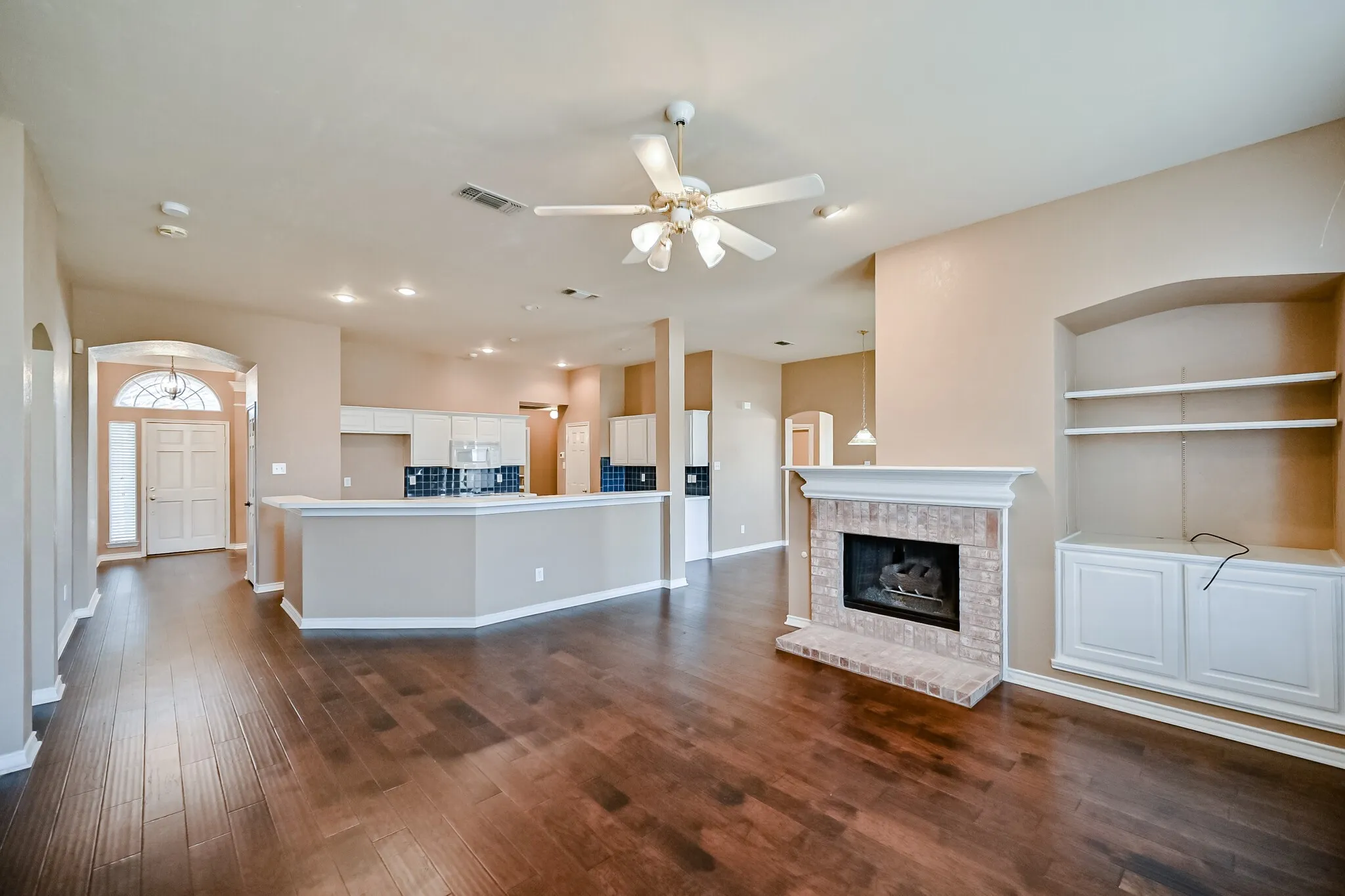 Single Family Residence For Rent in Tarrant County , 2017 Perry Drive, Mansfield, Texas 76063, 4 Bedroom, 2 Bathroom, 2 Garage spaces, 2,119 Sqft, built in 1995, mls#21404552, Real Estate Agent in Mansfield, Homes For Rent in Tarrant county, Homes For Rent in Mansfield, Realtor in Mansfield Texas, Real Estate Brokerage Independent Realty Texas, Luminita Cordes Realtor