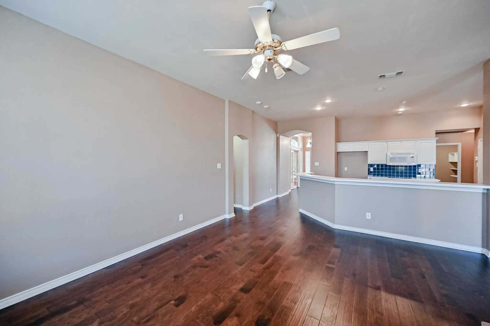 Single Family Residence For Rent in Tarrant County , 2017 Perry Drive, Mansfield, Texas 76063, 4 Bedroom, 2 Bathroom, 2 Garage spaces, 2,119 Sqft, built in 1995, mls#21404552, Real Estate Agent in Mansfield, Homes For Rent in Tarrant county, Homes For Rent in Mansfield, Realtor in Mansfield Texas, Real Estate Brokerage Independent Realty Texas, Luminita Cordes Realtor
