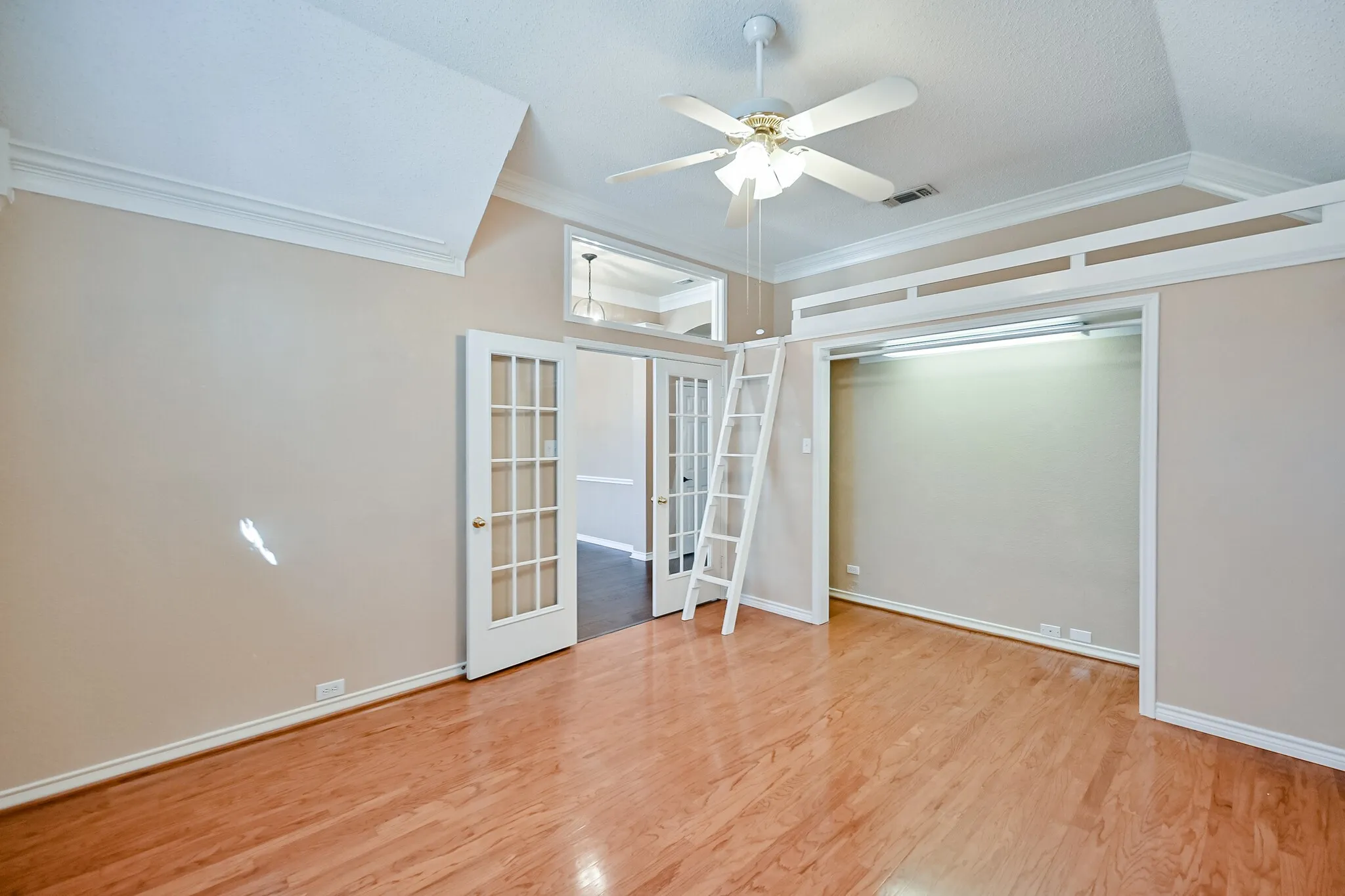 Single Family Residence For Rent in Tarrant County , 2017 Perry Drive, Mansfield, Texas 76063, 4 Bedroom, 2 Bathroom, 2 Garage spaces, 2,119 Sqft, built in 1995, mls#21404552, Real Estate Agent in Mansfield, Homes For Rent in Tarrant county, Homes For Rent in Mansfield, Realtor in Mansfield Texas, Real Estate Brokerage Independent Realty Texas, Luminita Cordes Realtor