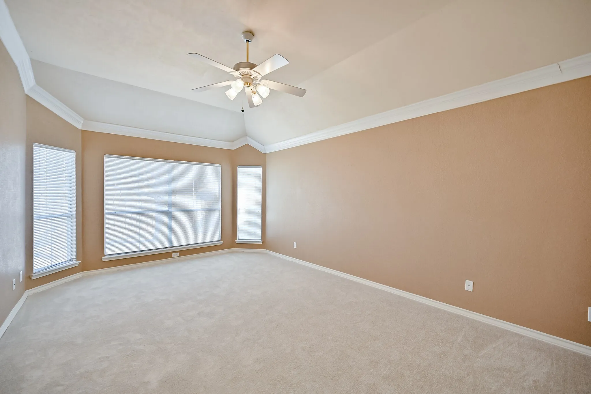Single Family Residence For Rent in Tarrant County , 2017 Perry Drive, Mansfield, Texas 76063, 4 Bedroom, 2 Bathroom, 2 Garage spaces, 2,119 Sqft, built in 1995, mls#21404552, Real Estate Agent in Mansfield, Homes For Rent in Tarrant county, Homes For Rent in Mansfield, Realtor in Mansfield Texas, Real Estate Brokerage Independent Realty Texas, Luminita Cordes Realtor