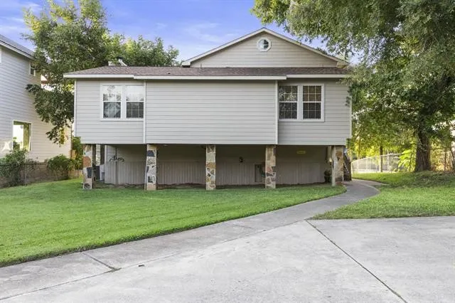 Single Family Residence For Sale in Llano County , 1932 Granite Cove Road, Kingsland, Texas 78639, 3 Bedroom, 3 Bathroom, Garage spaces, 1,812 Sqft, built in 2004, mls#21404521, Real Estate Agent in Kingsland, Homes For Sale in Llano county, Homes For Sale in Kingsland, Realtor in Kingsland Texas, Real Estate Brokerage Independent Realty Texas, Luminita Cordes Realtor
