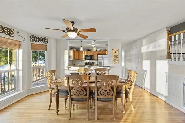 Dining Area & Breakfast Bar