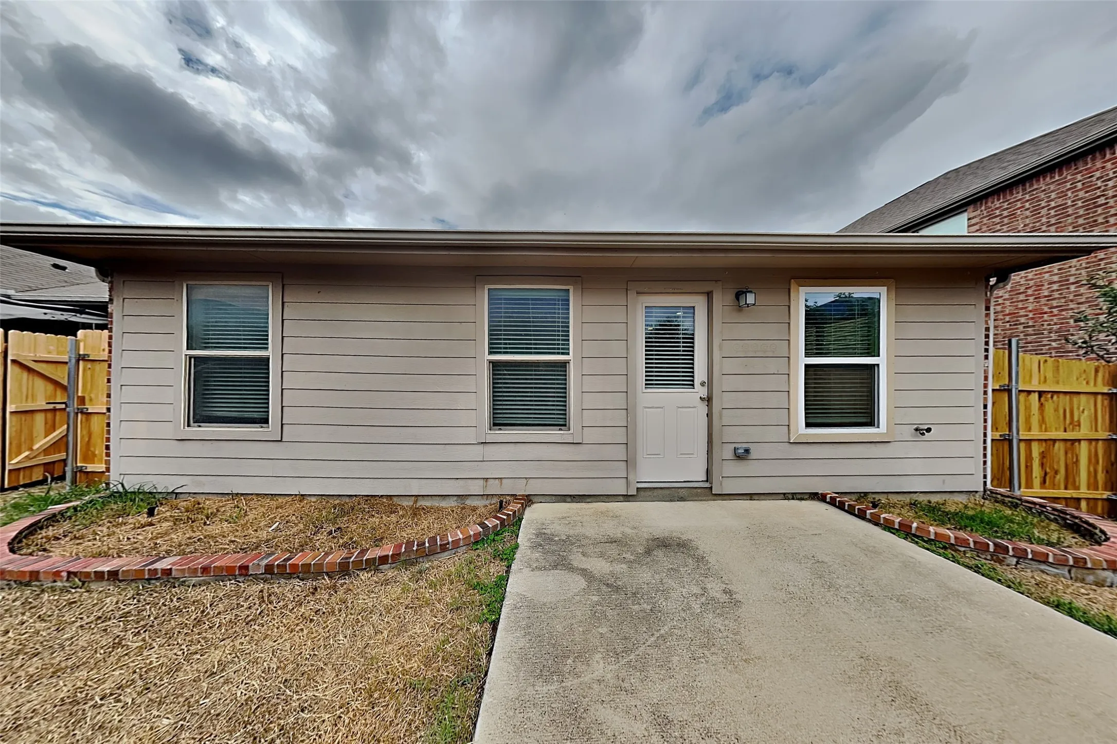Single Family Residence For Rent in Tarrant County , 2808 Houston Wood Drive, Fort Worth, Texas 76244, 3 Bedroom, 2 Bathroom, Garage spaces, 1,458 Sqft, built in 2012, mls#21404554, Real Estate Agent in Fort Worth, Homes For Rent in Tarrant county, Homes For Rent in Fort Worth, Realtor in Fort Worth Texas, Real Estate Brokerage Independent Realty Texas, Luminita Cordes Realtor
