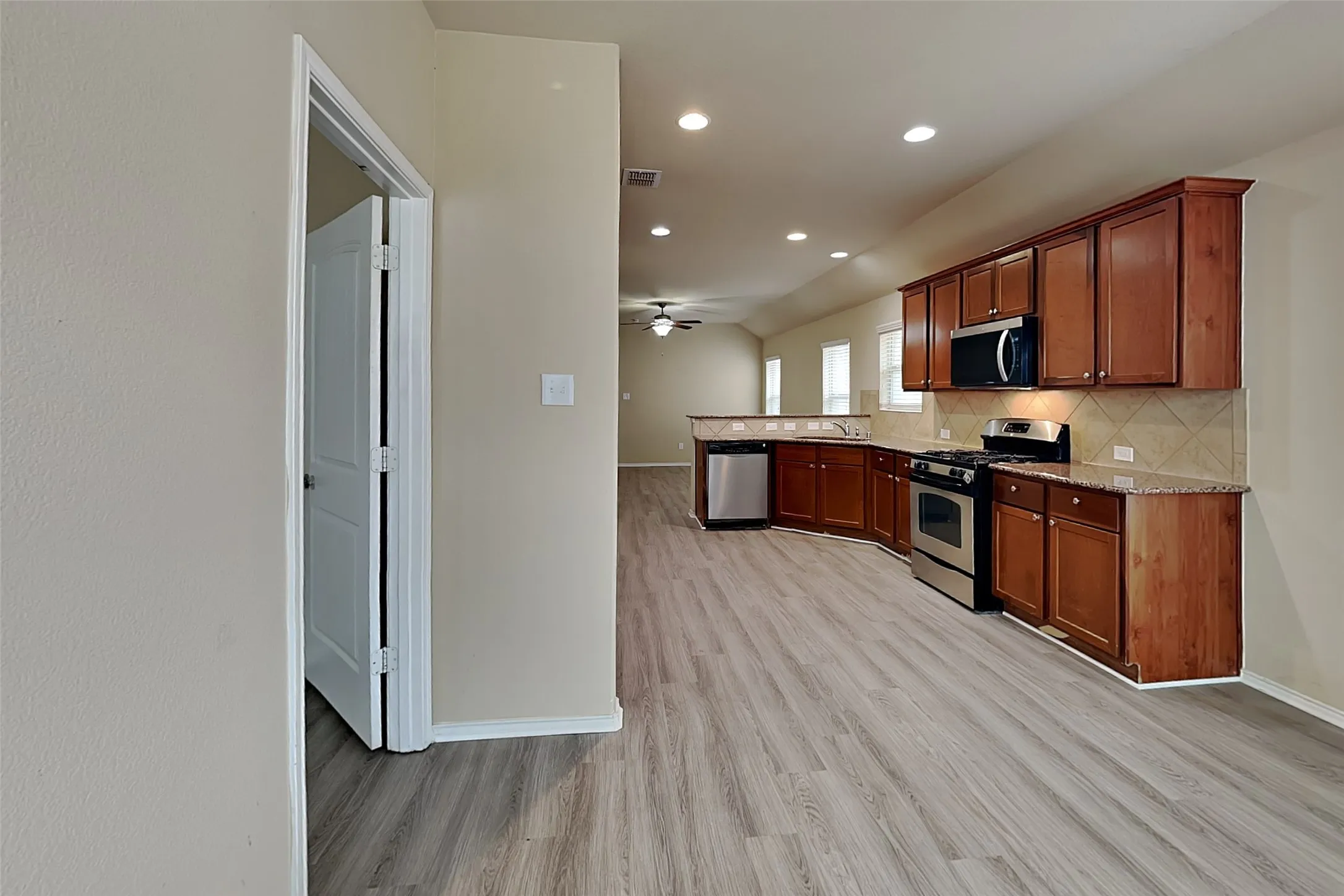 Single Family Residence For Rent in Tarrant County , 2808 Houston Wood Drive, Fort Worth, Texas 76244, 3 Bedroom, 2 Bathroom, Garage spaces, 1,458 Sqft, built in 2012, mls#21404554, Real Estate Agent in Fort Worth, Homes For Rent in Tarrant county, Homes For Rent in Fort Worth, Realtor in Fort Worth Texas, Real Estate Brokerage Independent Realty Texas, Luminita Cordes Realtor