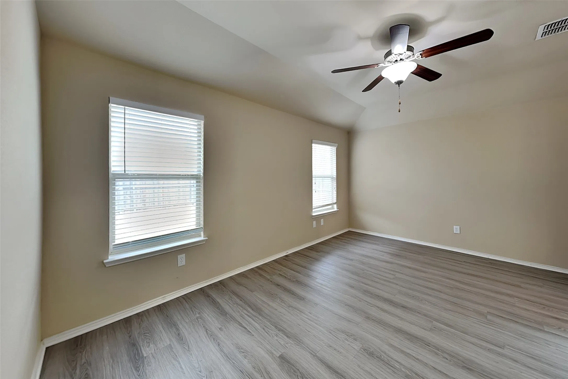 Single Family Residence For Rent in Tarrant County , 2808 Houston Wood Drive, Fort Worth, Texas 76244, 3 Bedroom, 2 Bathroom, Garage spaces, 1,458 Sqft, built in 2012, mls#21404554, Real Estate Agent in Fort Worth, Homes For Rent in Tarrant county, Homes For Rent in Fort Worth, Realtor in Fort Worth Texas, Real Estate Brokerage Independent Realty Texas, Luminita Cordes Realtor