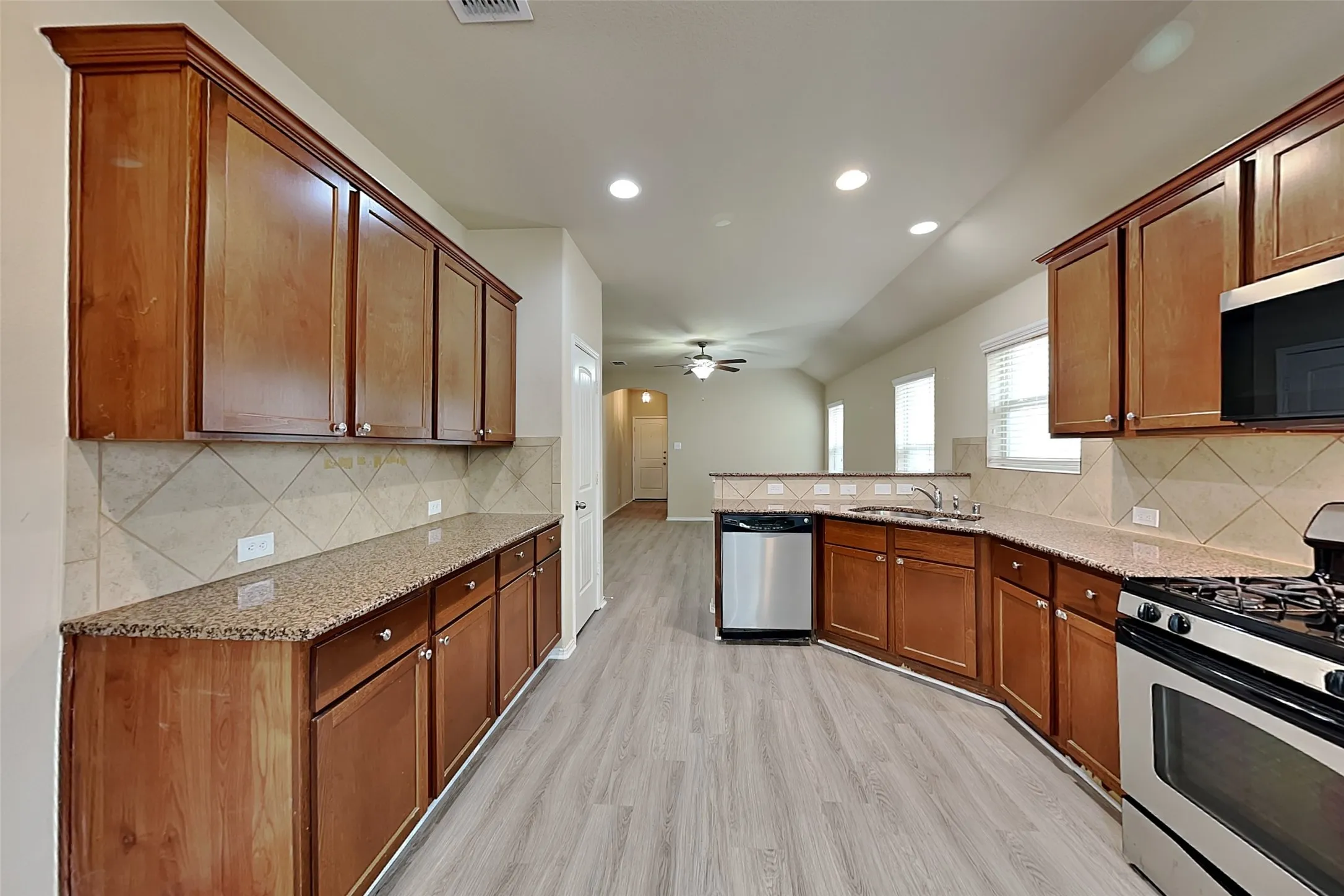 Single Family Residence For Rent in Tarrant County , 2808 Houston Wood Drive, Fort Worth, Texas 76244, 3 Bedroom, 2 Bathroom, Garage spaces, 1,458 Sqft, built in 2012, mls#21404554, Real Estate Agent in Fort Worth, Homes For Rent in Tarrant county, Homes For Rent in Fort Worth, Realtor in Fort Worth Texas, Real Estate Brokerage Independent Realty Texas, Luminita Cordes Realtor