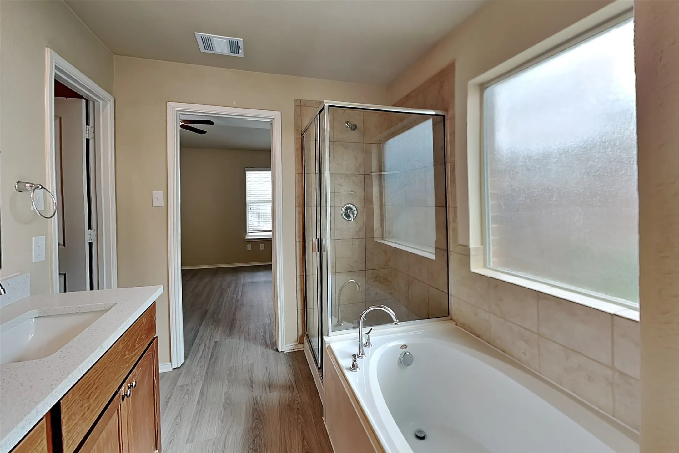 Single Family Residence For Rent in Tarrant County , 2808 Houston Wood Drive, Fort Worth, Texas 76244, 3 Bedroom, 2 Bathroom, Garage spaces, 1,458 Sqft, built in 2012, mls#21404554, Real Estate Agent in Fort Worth, Homes For Rent in Tarrant county, Homes For Rent in Fort Worth, Realtor in Fort Worth Texas, Real Estate Brokerage Independent Realty Texas, Luminita Cordes Realtor