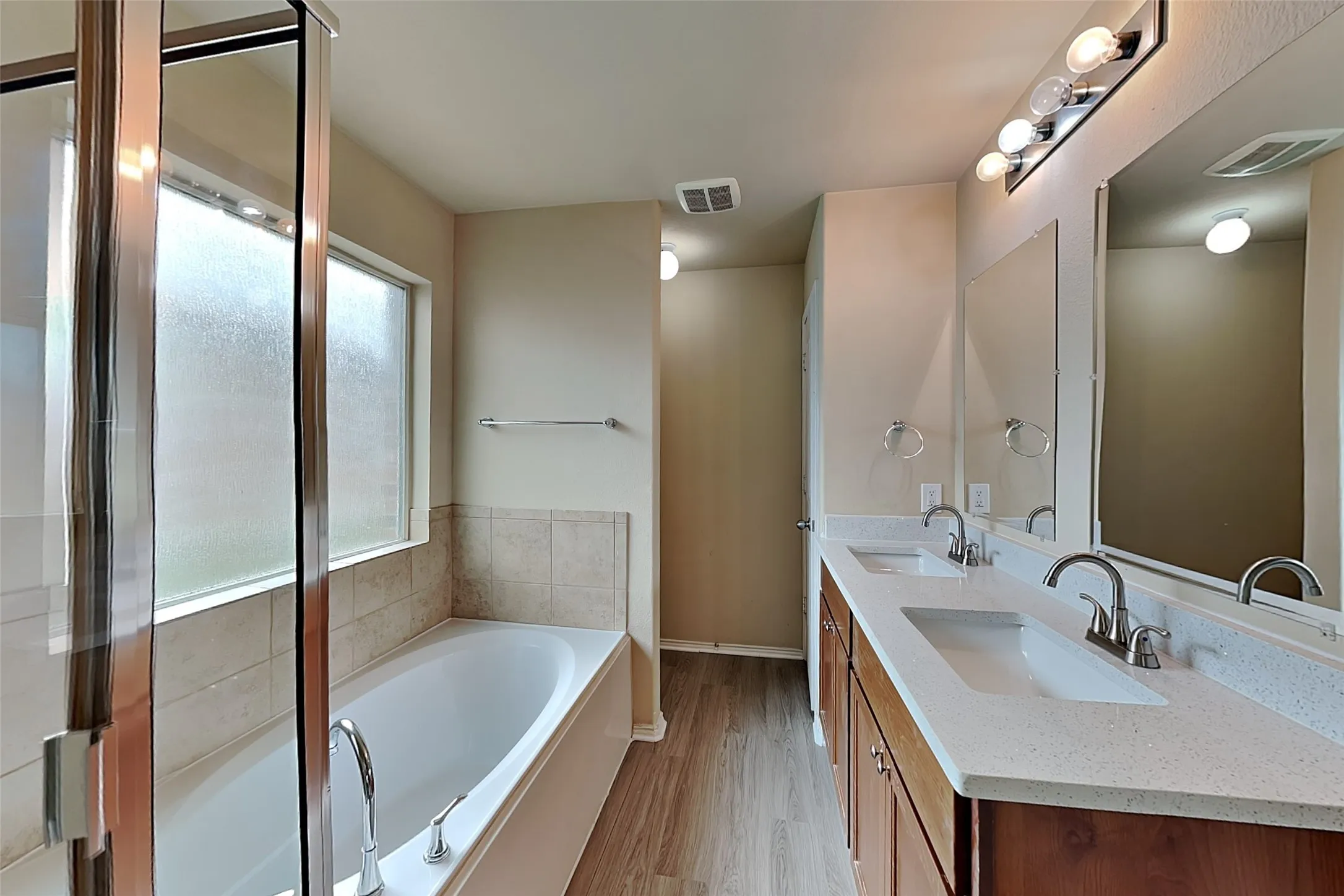 Single Family Residence For Rent in Tarrant County , 2808 Houston Wood Drive, Fort Worth, Texas 76244, 3 Bedroom, 2 Bathroom, Garage spaces, 1,458 Sqft, built in 2012, mls#21404554, Real Estate Agent in Fort Worth, Homes For Rent in Tarrant county, Homes For Rent in Fort Worth, Realtor in Fort Worth Texas, Real Estate Brokerage Independent Realty Texas, Luminita Cordes Realtor