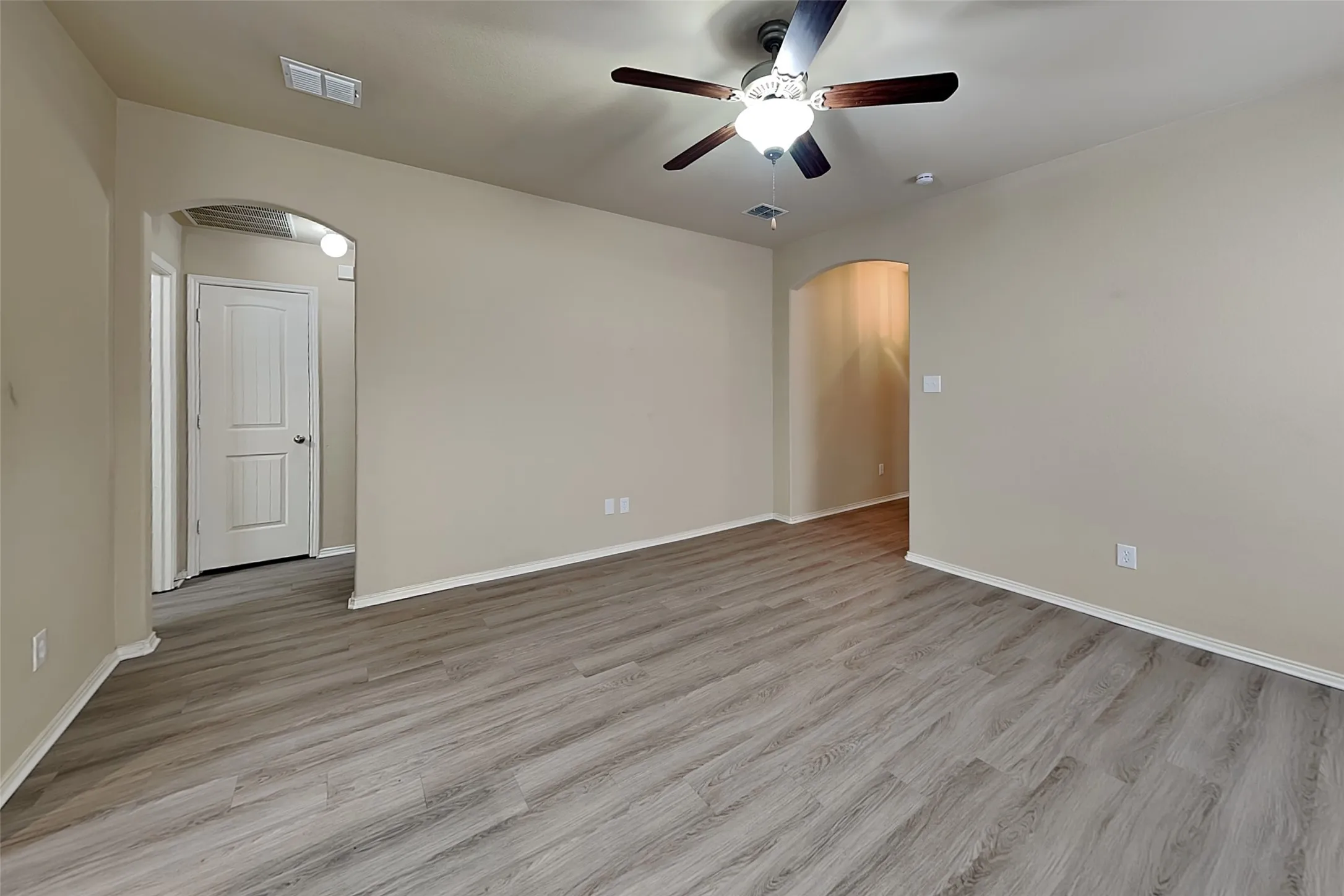 Single Family Residence For Rent in Tarrant County , 2808 Houston Wood Drive, Fort Worth, Texas 76244, 3 Bedroom, 2 Bathroom, Garage spaces, 1,458 Sqft, built in 2012, mls#21404554, Real Estate Agent in Fort Worth, Homes For Rent in Tarrant county, Homes For Rent in Fort Worth, Realtor in Fort Worth Texas, Real Estate Brokerage Independent Realty Texas, Luminita Cordes Realtor
