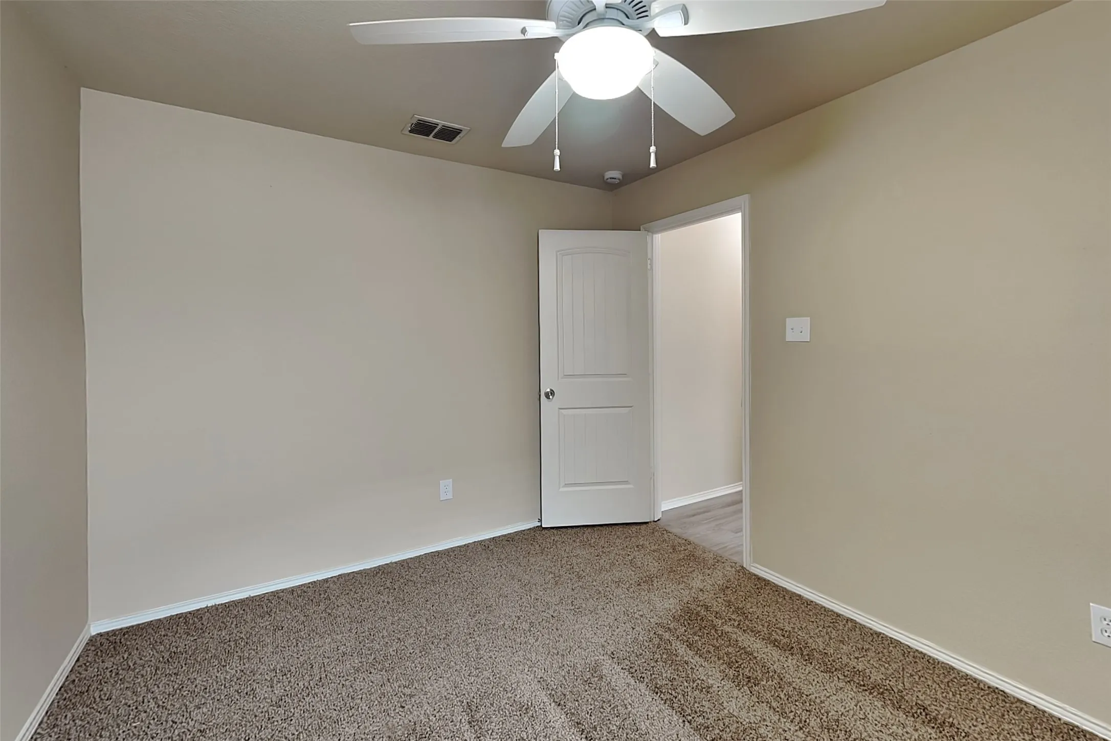 Single Family Residence For Rent in Tarrant County , 2808 Houston Wood Drive, Fort Worth, Texas 76244, 3 Bedroom, 2 Bathroom, Garage spaces, 1,458 Sqft, built in 2012, mls#21404554, Real Estate Agent in Fort Worth, Homes For Rent in Tarrant county, Homes For Rent in Fort Worth, Realtor in Fort Worth Texas, Real Estate Brokerage Independent Realty Texas, Luminita Cordes Realtor