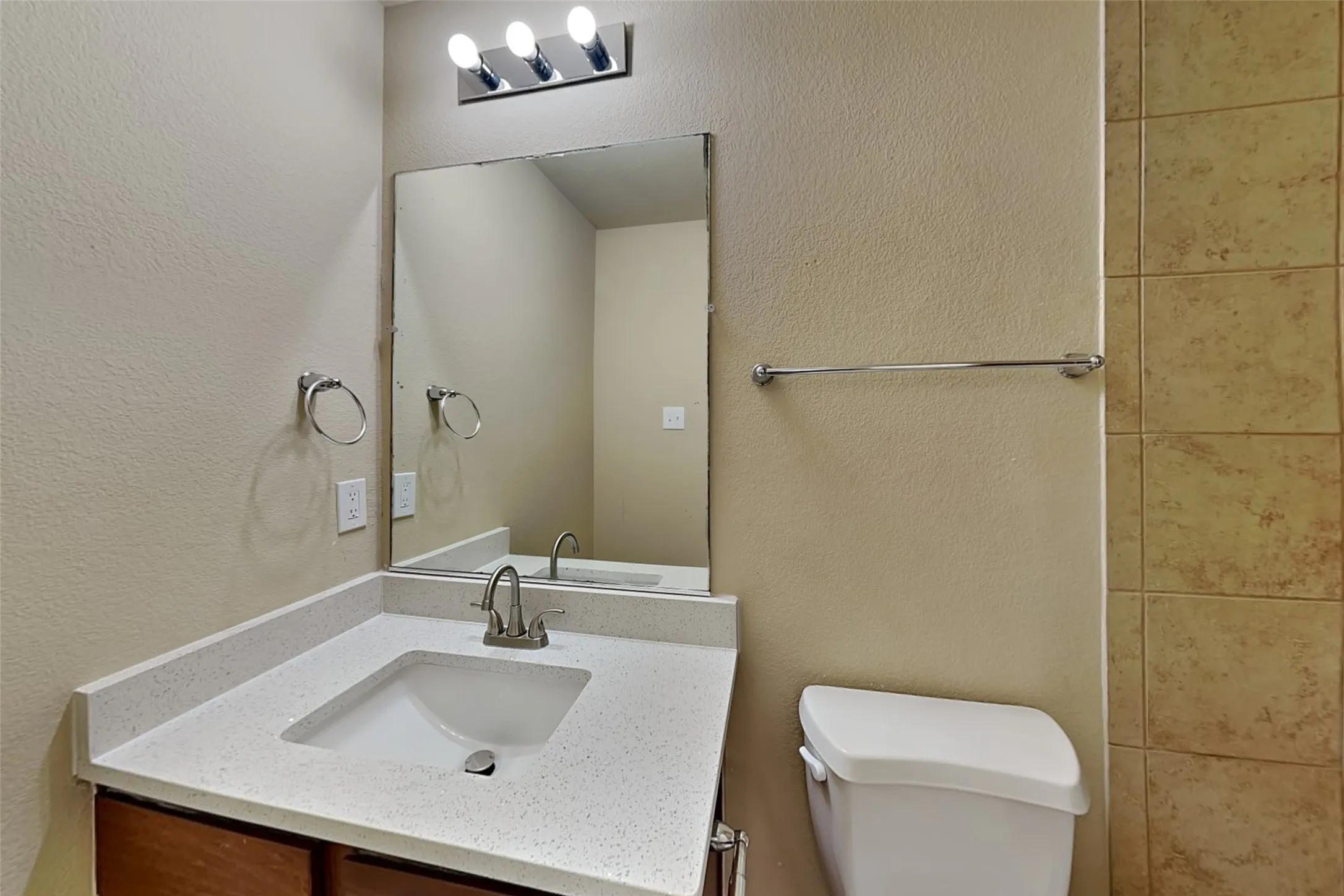 Single Family Residence For Rent in Tarrant County , 2808 Houston Wood Drive, Fort Worth, Texas 76244, 3 Bedroom, 2 Bathroom, Garage spaces, 1,458 Sqft, built in 2012, mls#21404554, Real Estate Agent in Fort Worth, Homes For Rent in Tarrant county, Homes For Rent in Fort Worth, Realtor in Fort Worth Texas, Real Estate Brokerage Independent Realty Texas, Luminita Cordes Realtor