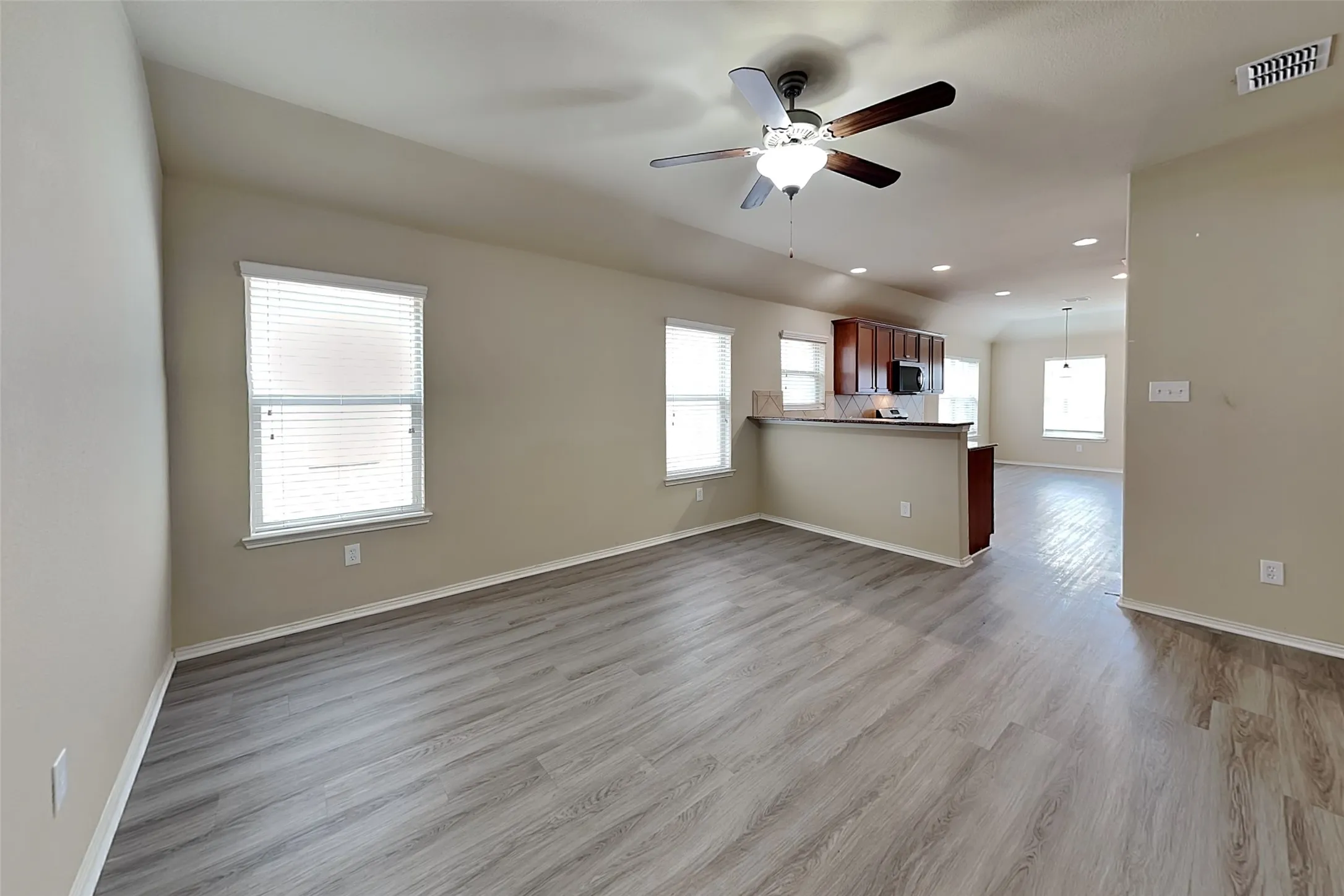 Single Family Residence For Rent in Tarrant County , 2808 Houston Wood Drive, Fort Worth, Texas 76244, 3 Bedroom, 2 Bathroom, Garage spaces, 1,458 Sqft, built in 2012, mls#21404554, Real Estate Agent in Fort Worth, Homes For Rent in Tarrant county, Homes For Rent in Fort Worth, Realtor in Fort Worth Texas, Real Estate Brokerage Independent Realty Texas, Luminita Cordes Realtor