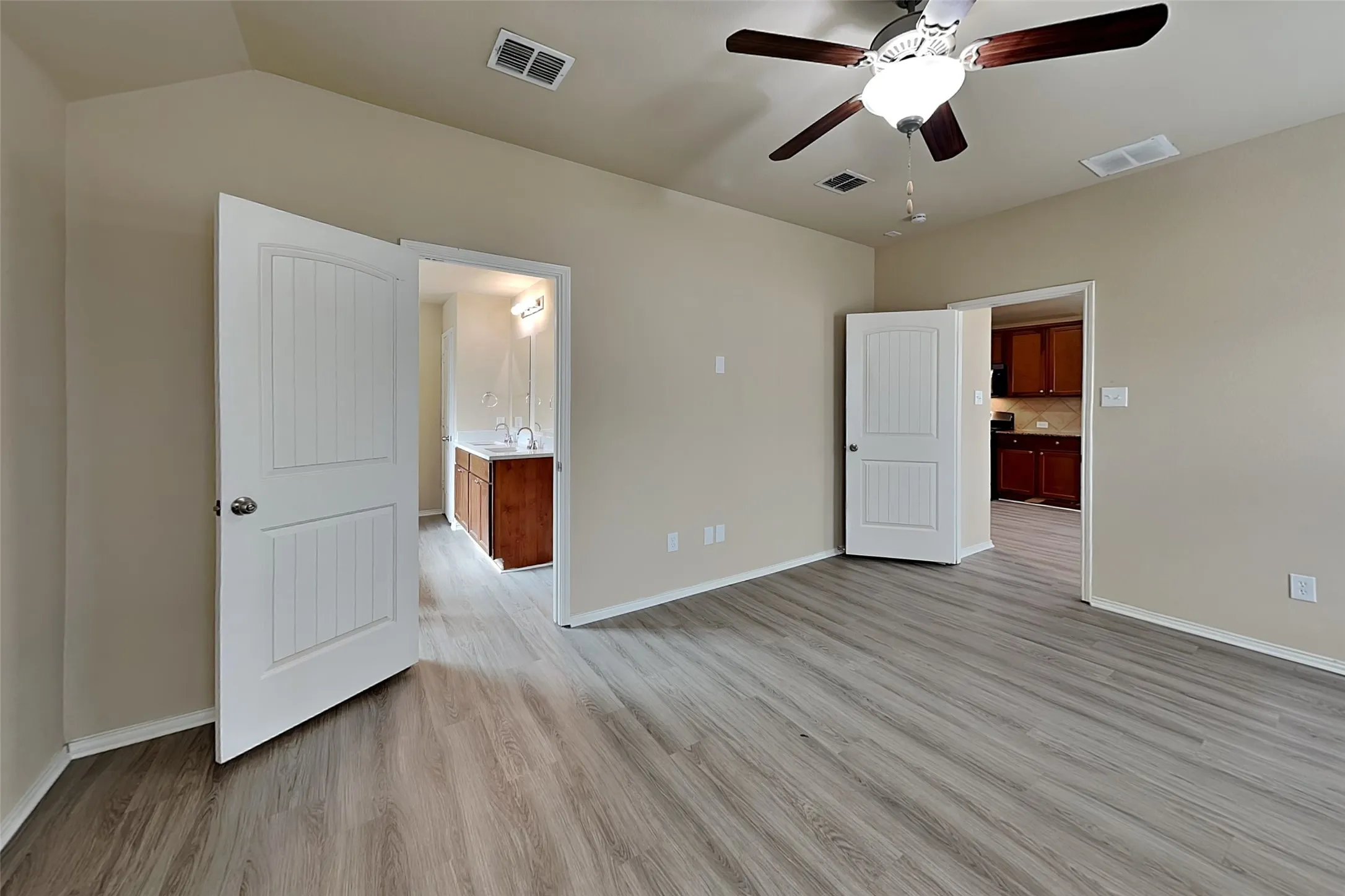 Single Family Residence For Rent in Tarrant County , 2808 Houston Wood Drive, Fort Worth, Texas 76244, 3 Bedroom, 2 Bathroom, Garage spaces, 1,458 Sqft, built in 2012, mls#21404554, Real Estate Agent in Fort Worth, Homes For Rent in Tarrant county, Homes For Rent in Fort Worth, Realtor in Fort Worth Texas, Real Estate Brokerage Independent Realty Texas, Luminita Cordes Realtor